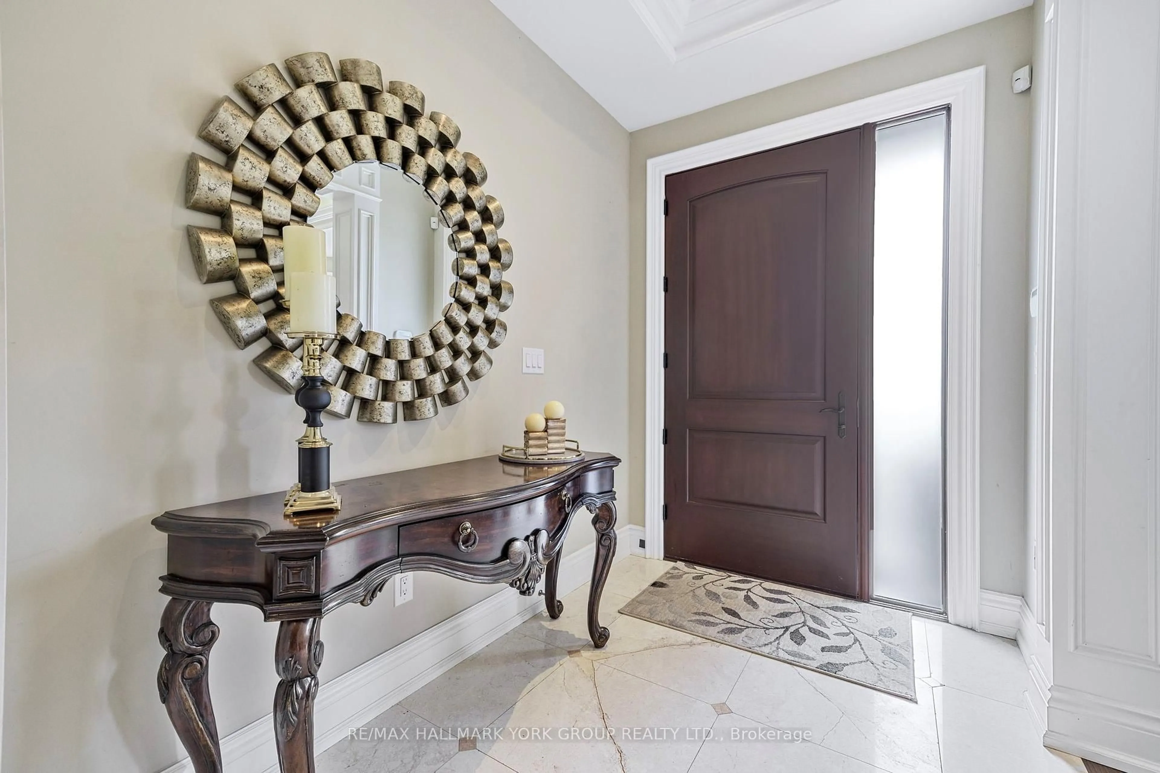 Indoor entryway for 376A Drewry Ave, Toronto Ontario M2M 1E7