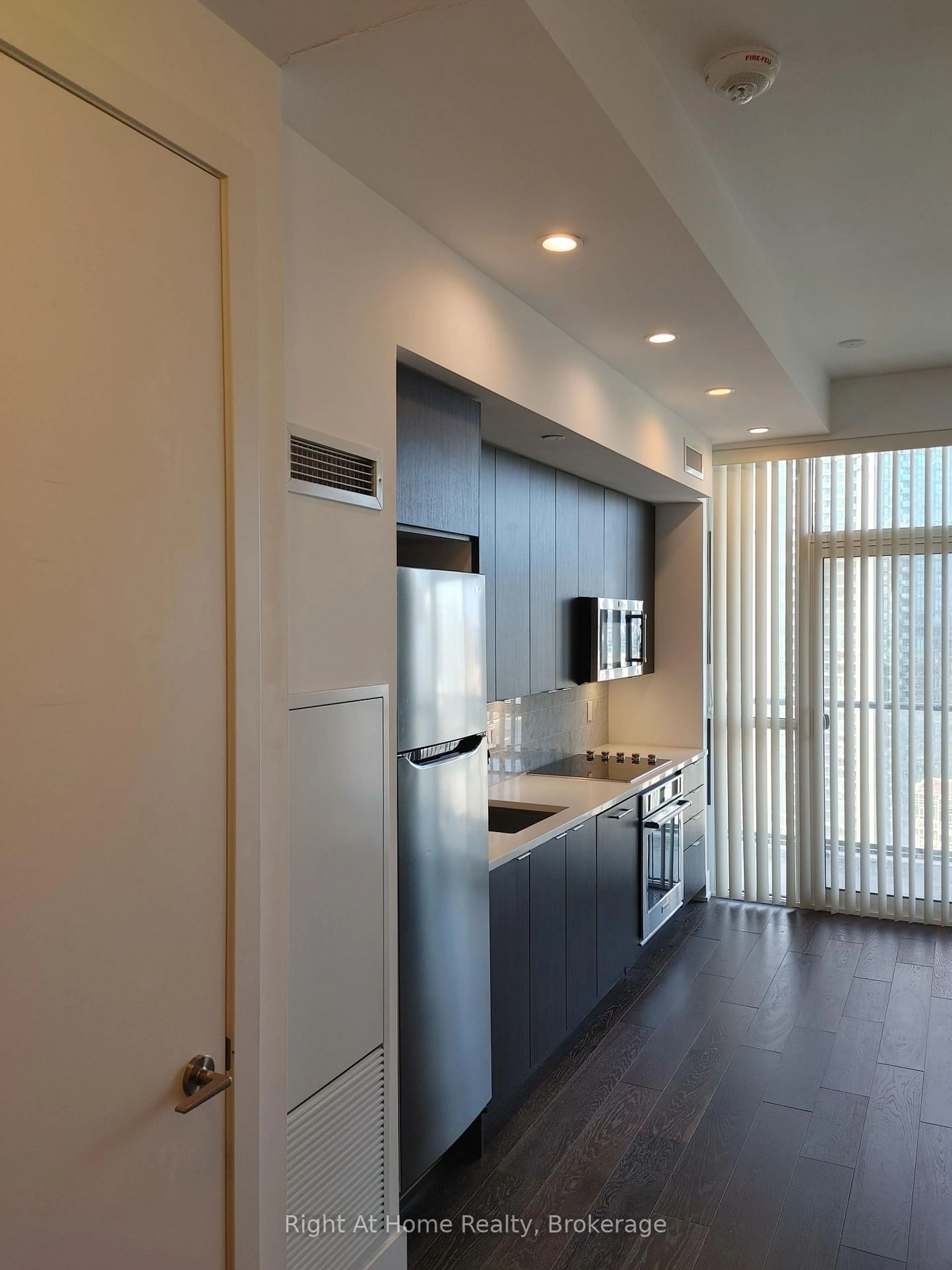 Unknown for 38 Iannuzzi St #UPH03, Toronto Ontario M5V 0S2