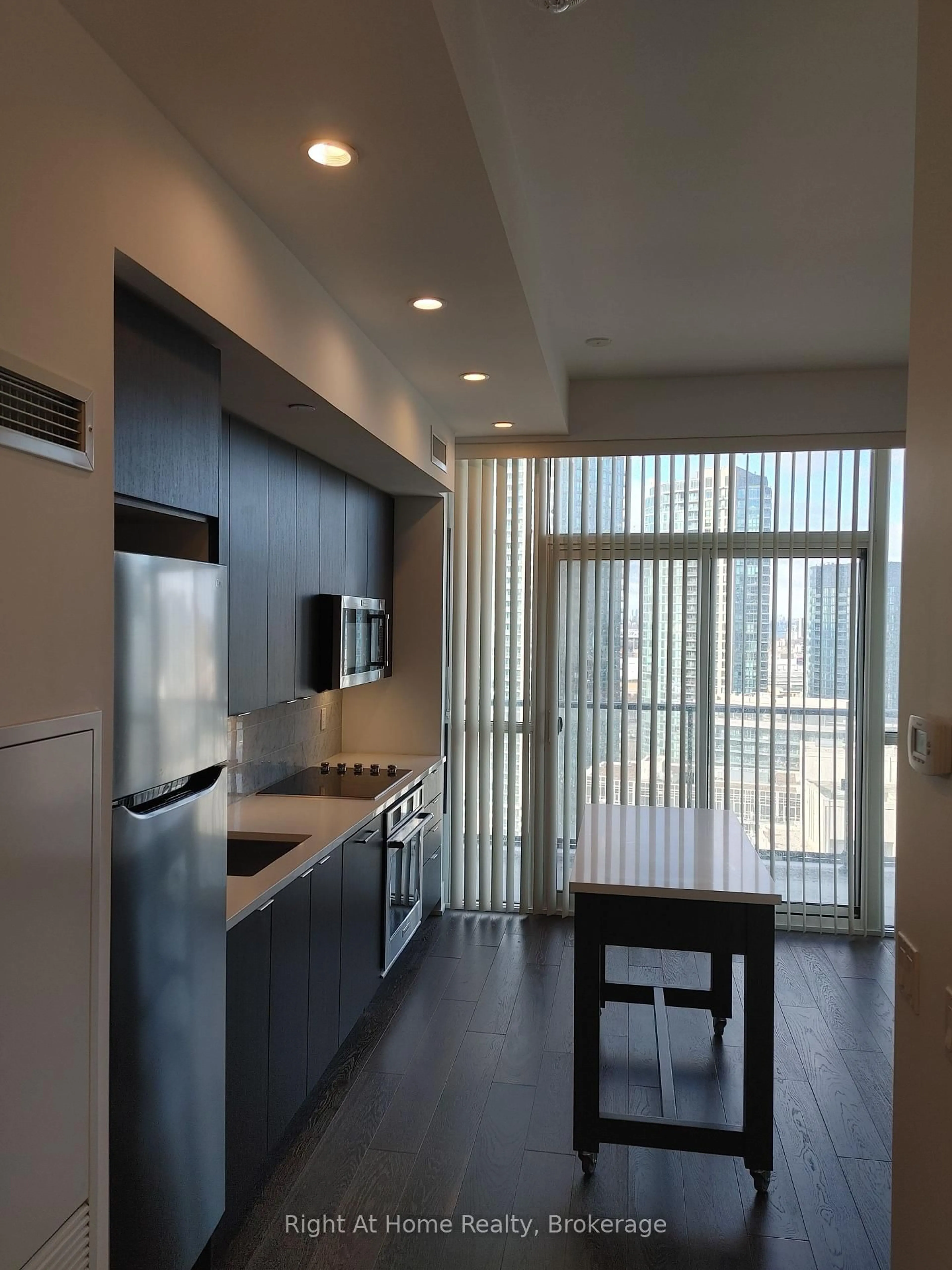 Unknown for 38 Iannuzzi St #UPH03, Toronto Ontario M5V 0S2