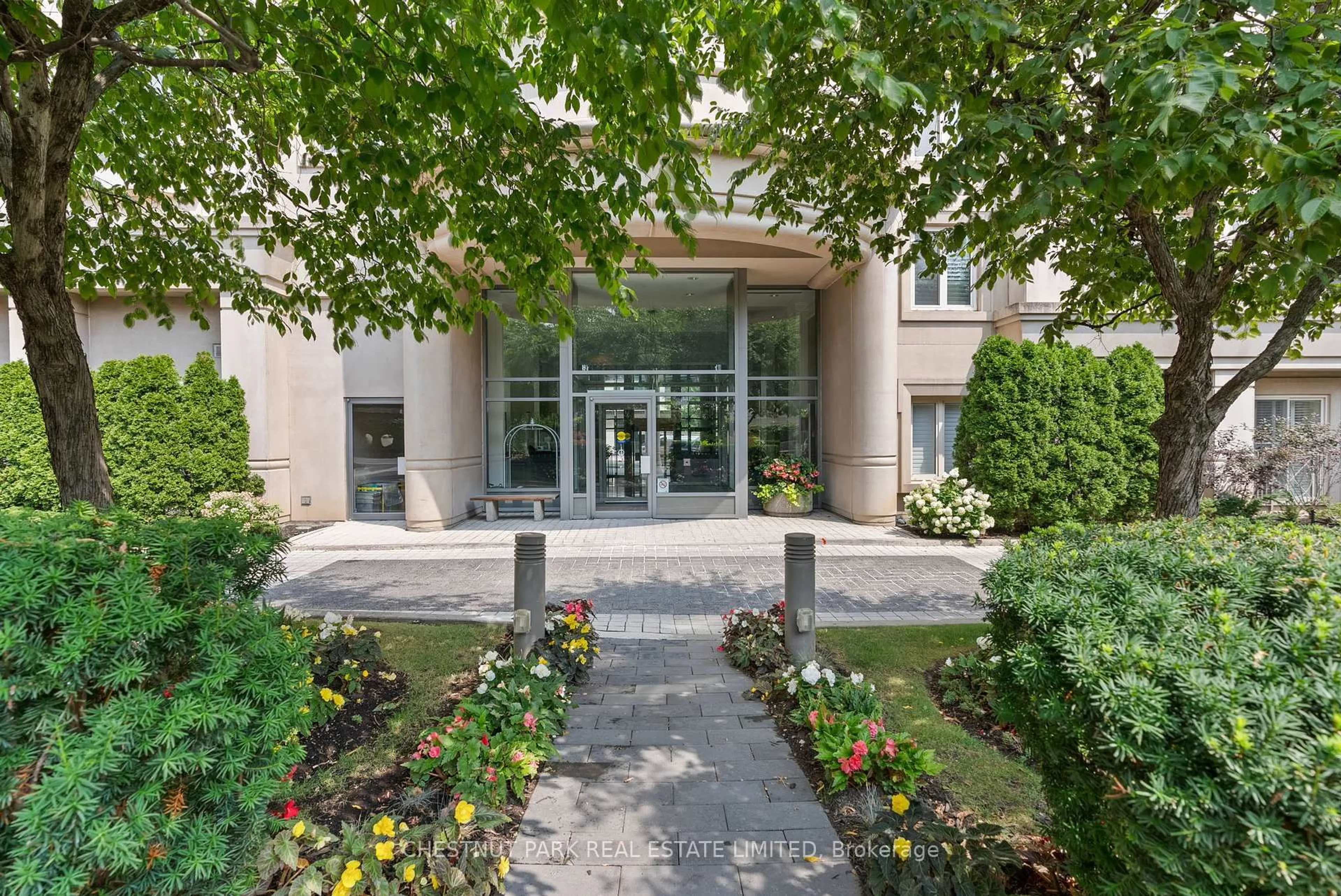 Indoor foyer for 1 Balmoral Ave #308, Toronto Ontario M4V 3B9