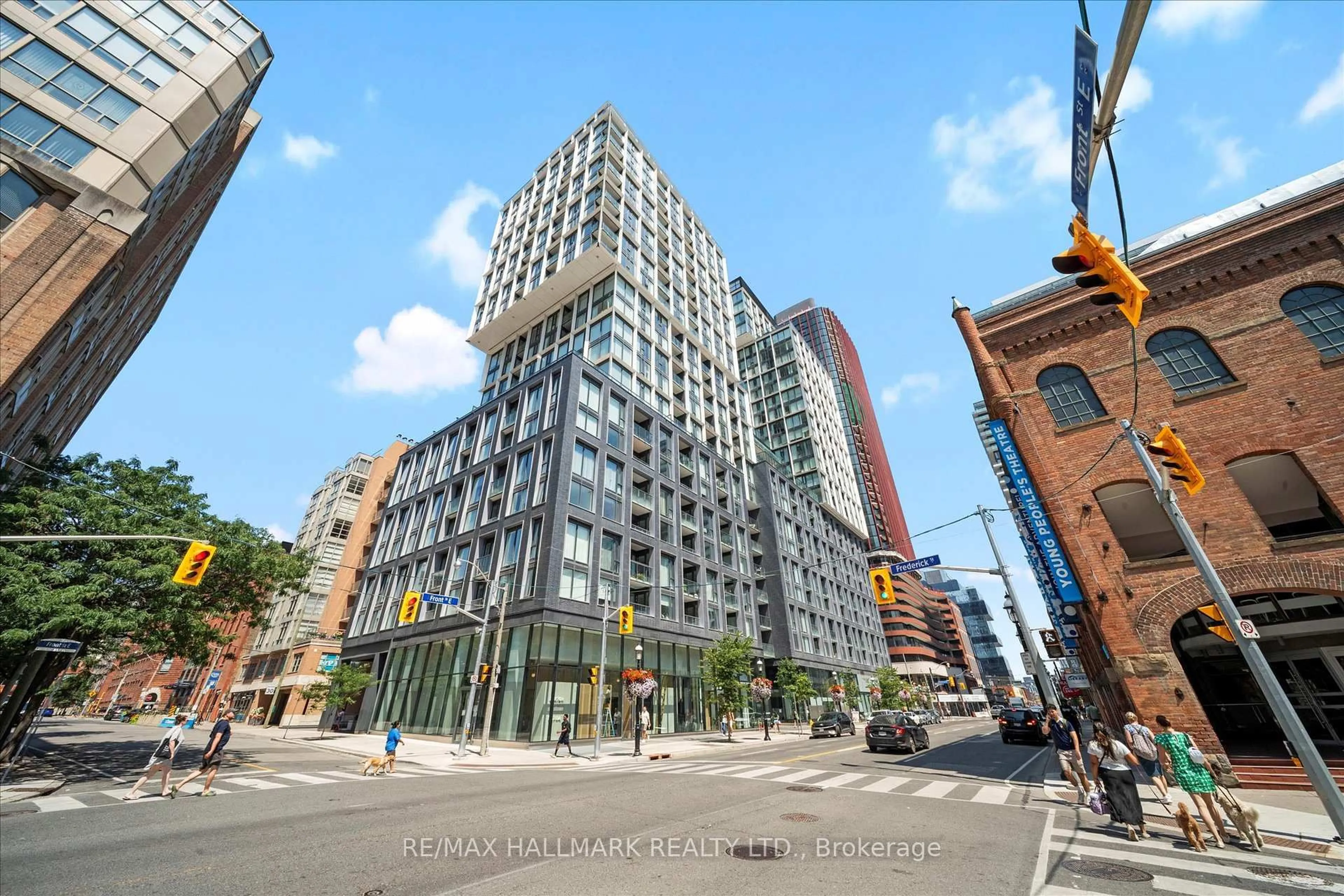 Patio, building for 158 Front St #413, Toronto Ontario M5A 0K9