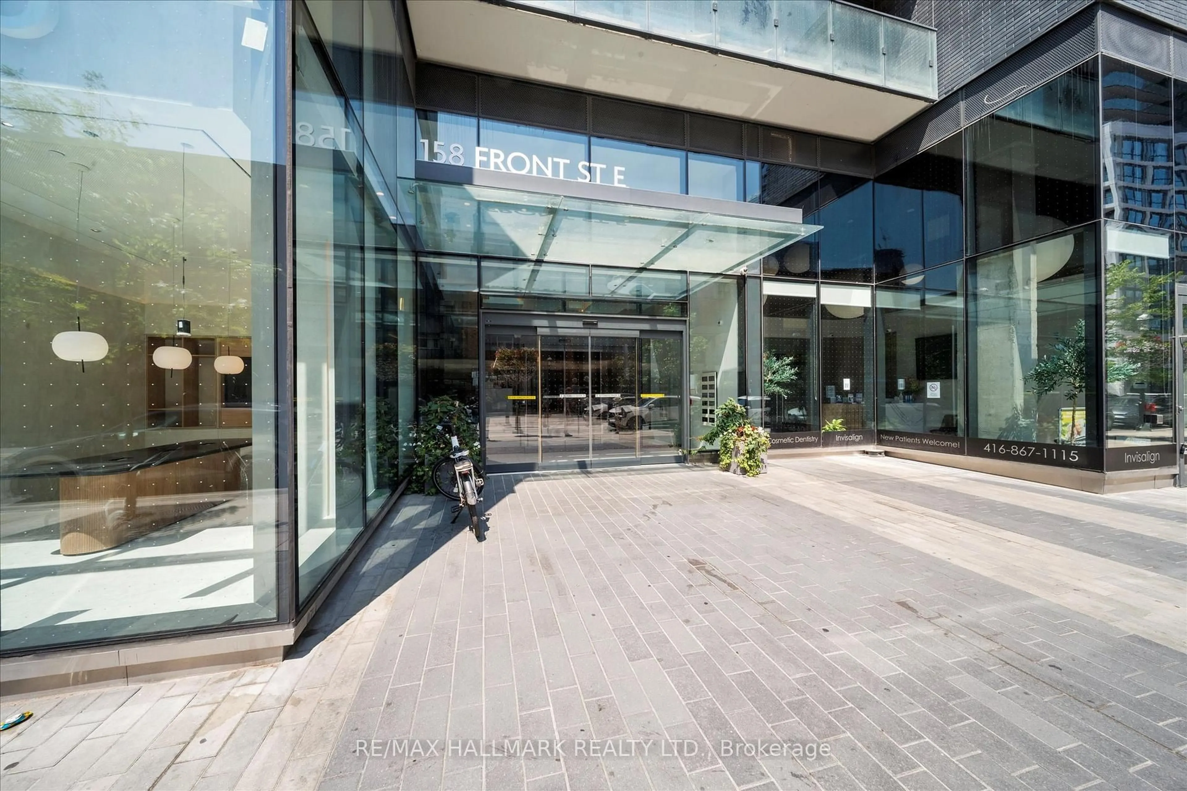 Indoor foyer for 158 Front St #413, Toronto Ontario M5A 0K9