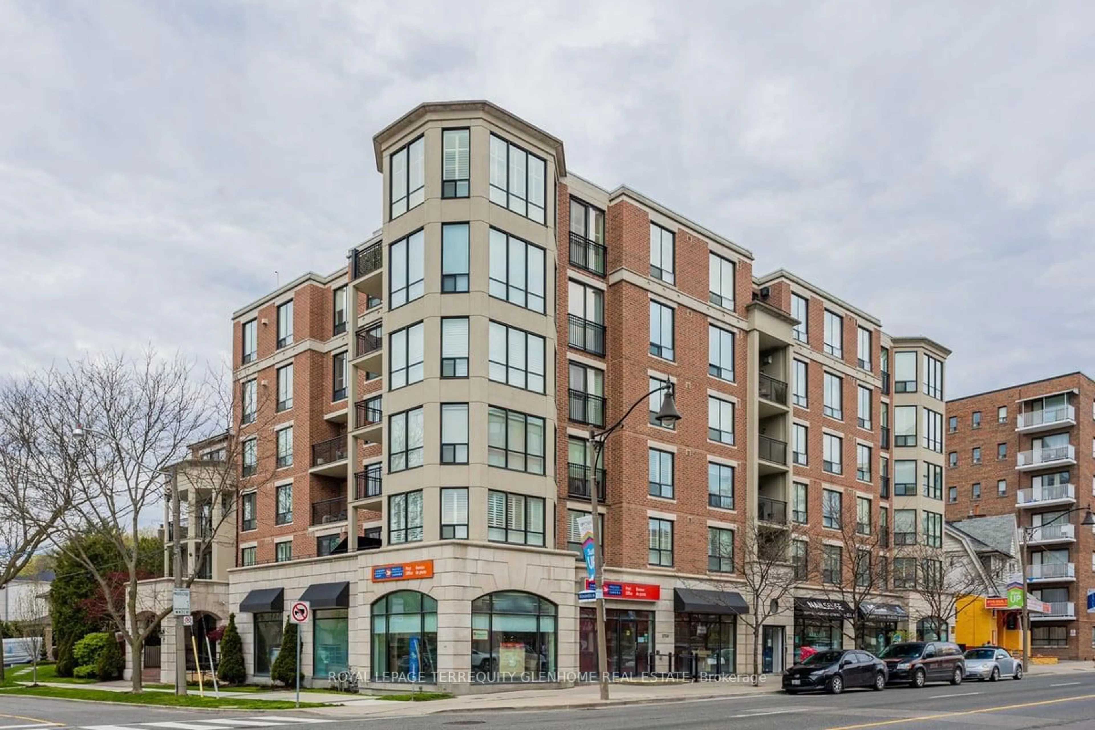 Patio, building for 2 Alexandra Blvd #207, Toronto Ontario M4R 1L7