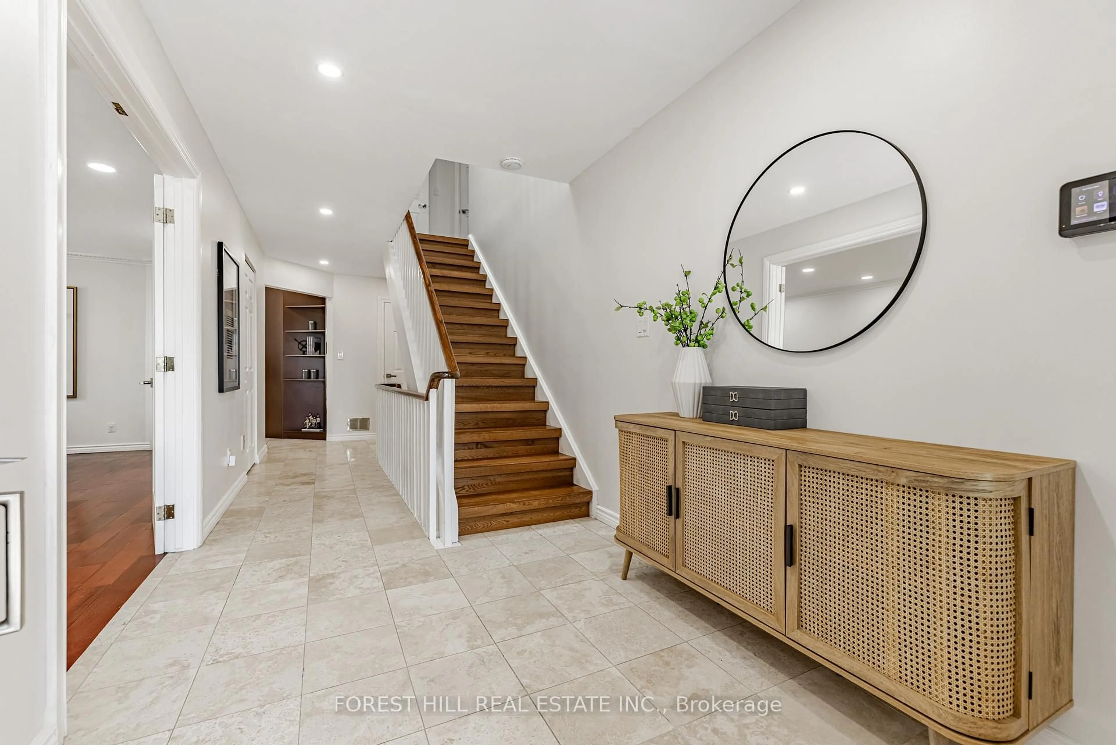 Indoor entryway for 241 Shaughnessy Blvd, Toronto Ontario M2J 1K5