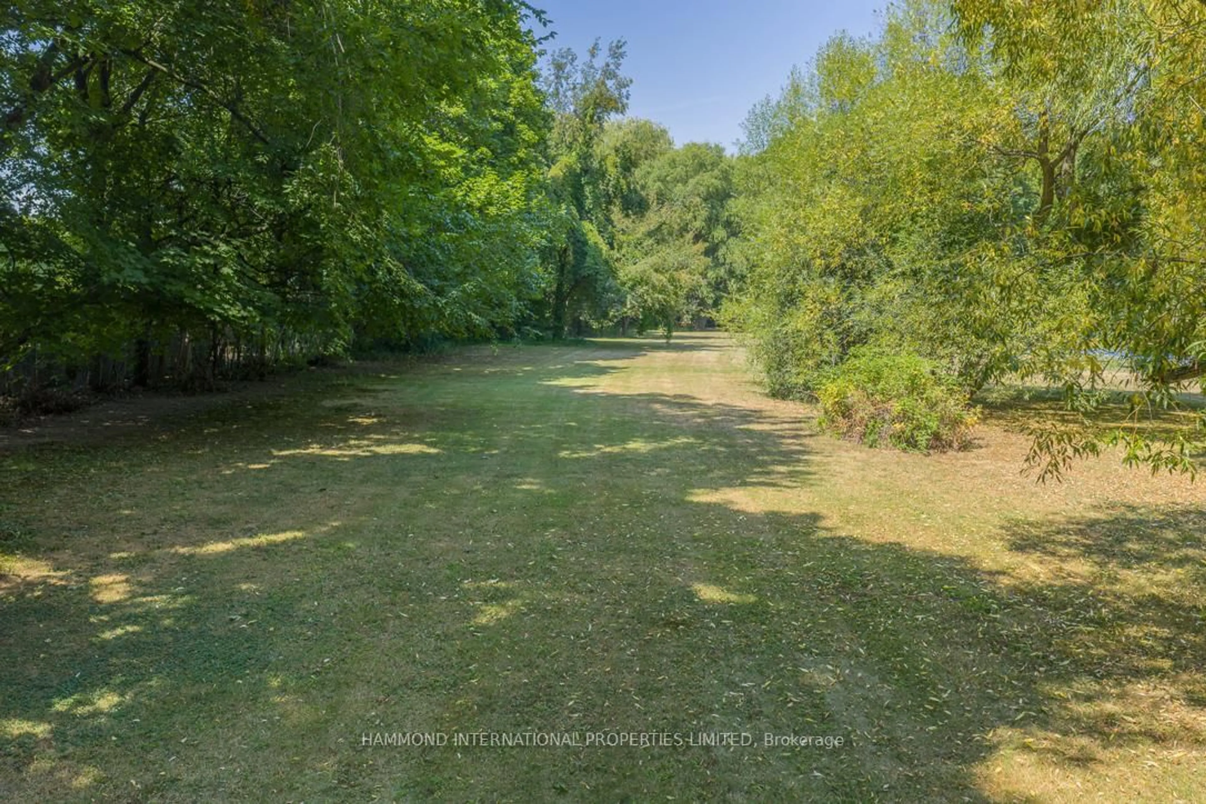 A pic from outside/outdoor area/front of a property/back of a property/a pic from drone, forest/trees view for 2 Bridle Heath Gate, Toronto Ontario M3B 2B4