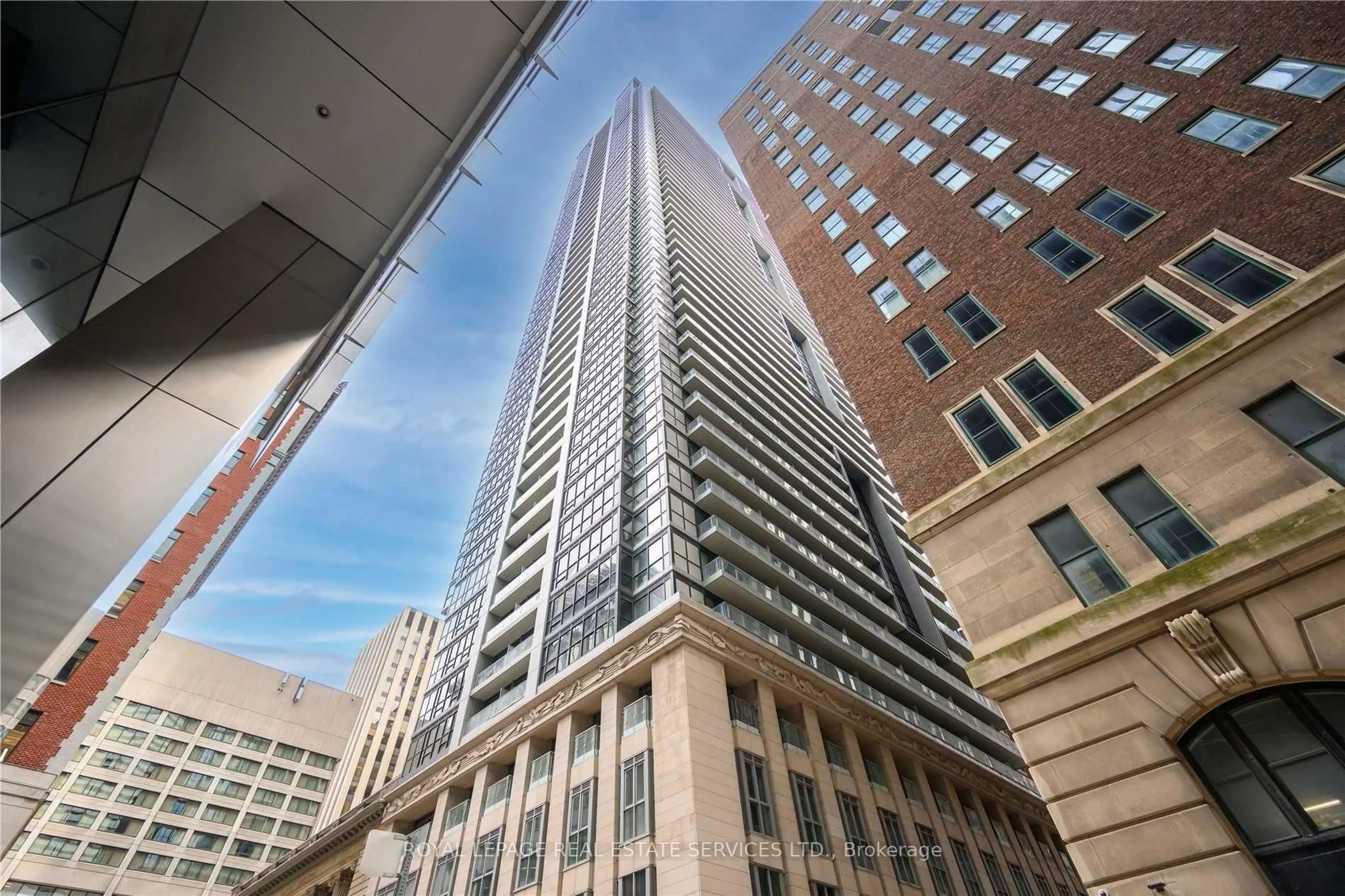 Indoor foyer for 70 Temperance St #315, Toronto Ontario M5H 4E8