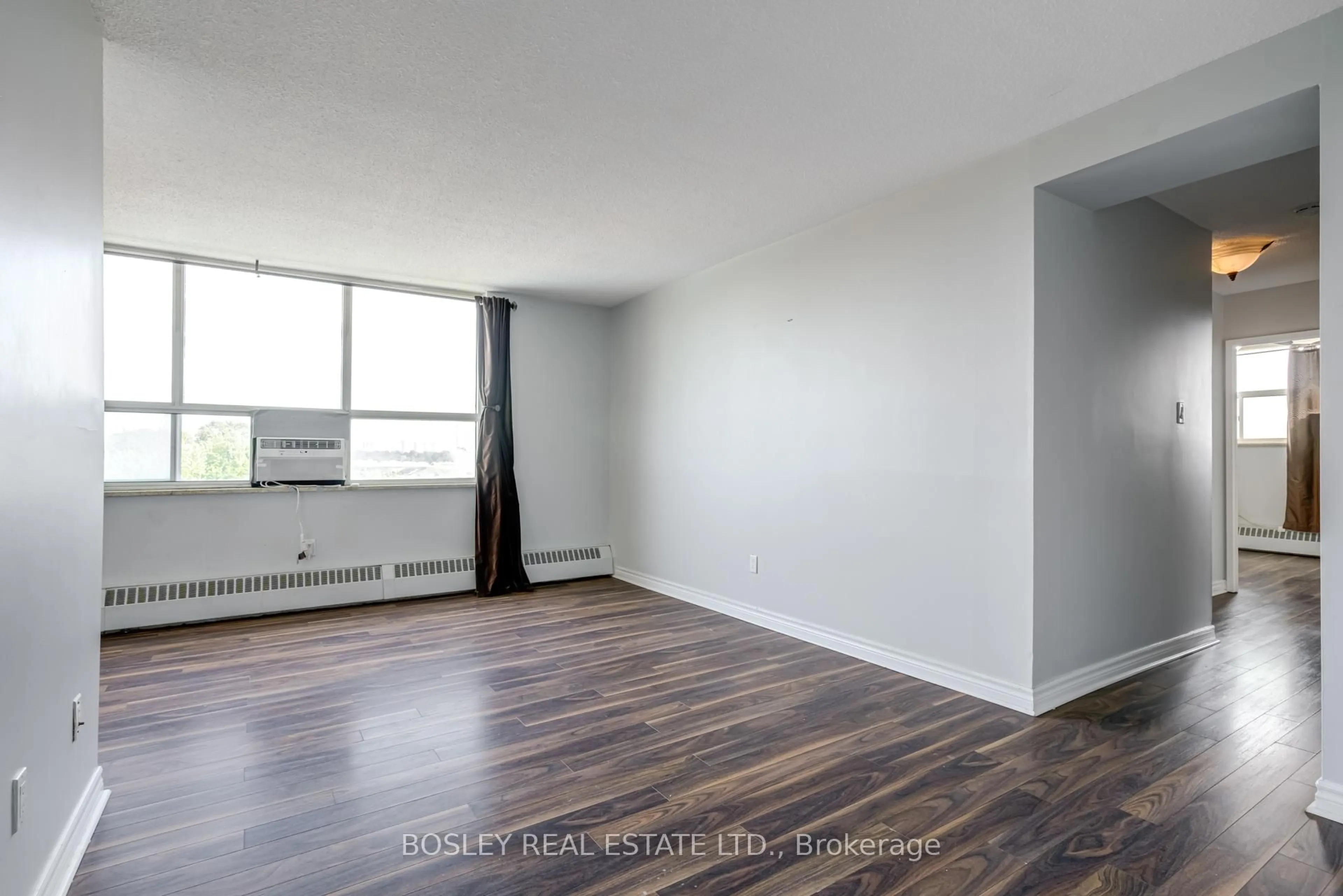 A pic of a room for 5 Parkway Forest Dr #801, Toronto Ontario M2J 1L2