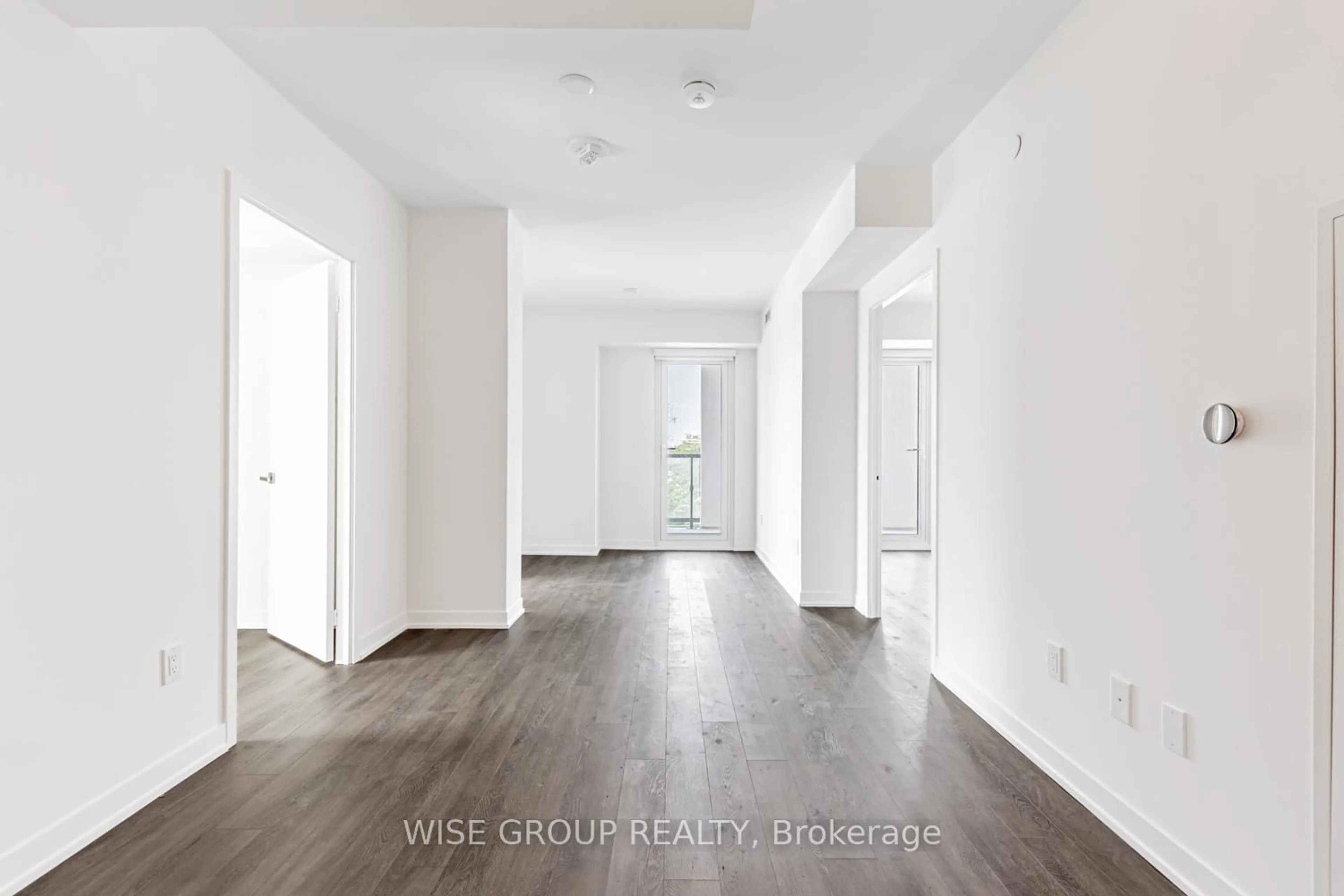 Indoor entryway for 500 Wilson Ave #444, Toronto Ontario M3H 5Y9