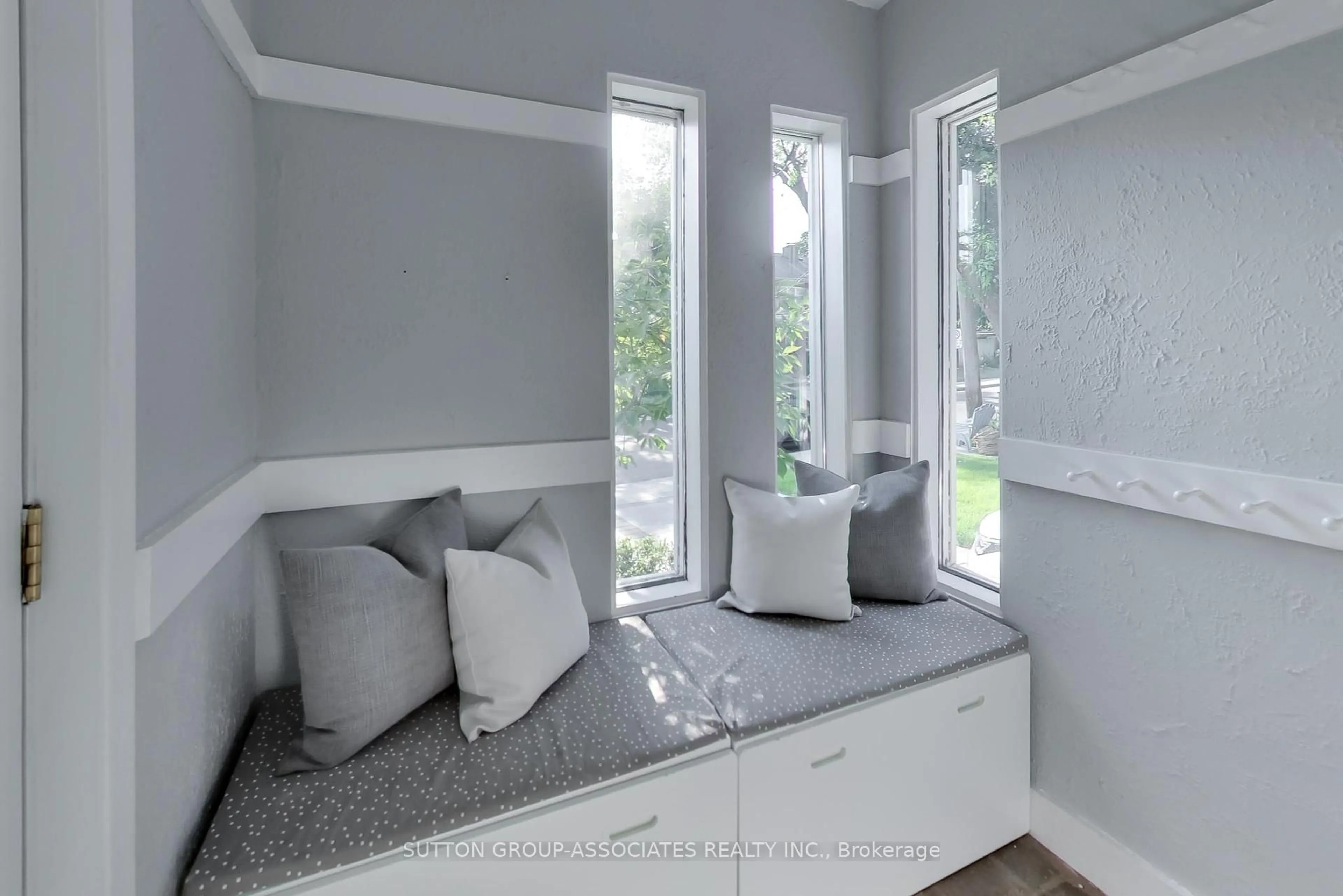 Unknown for 177 Humewood Dr, Toronto Ontario M6C 2W7