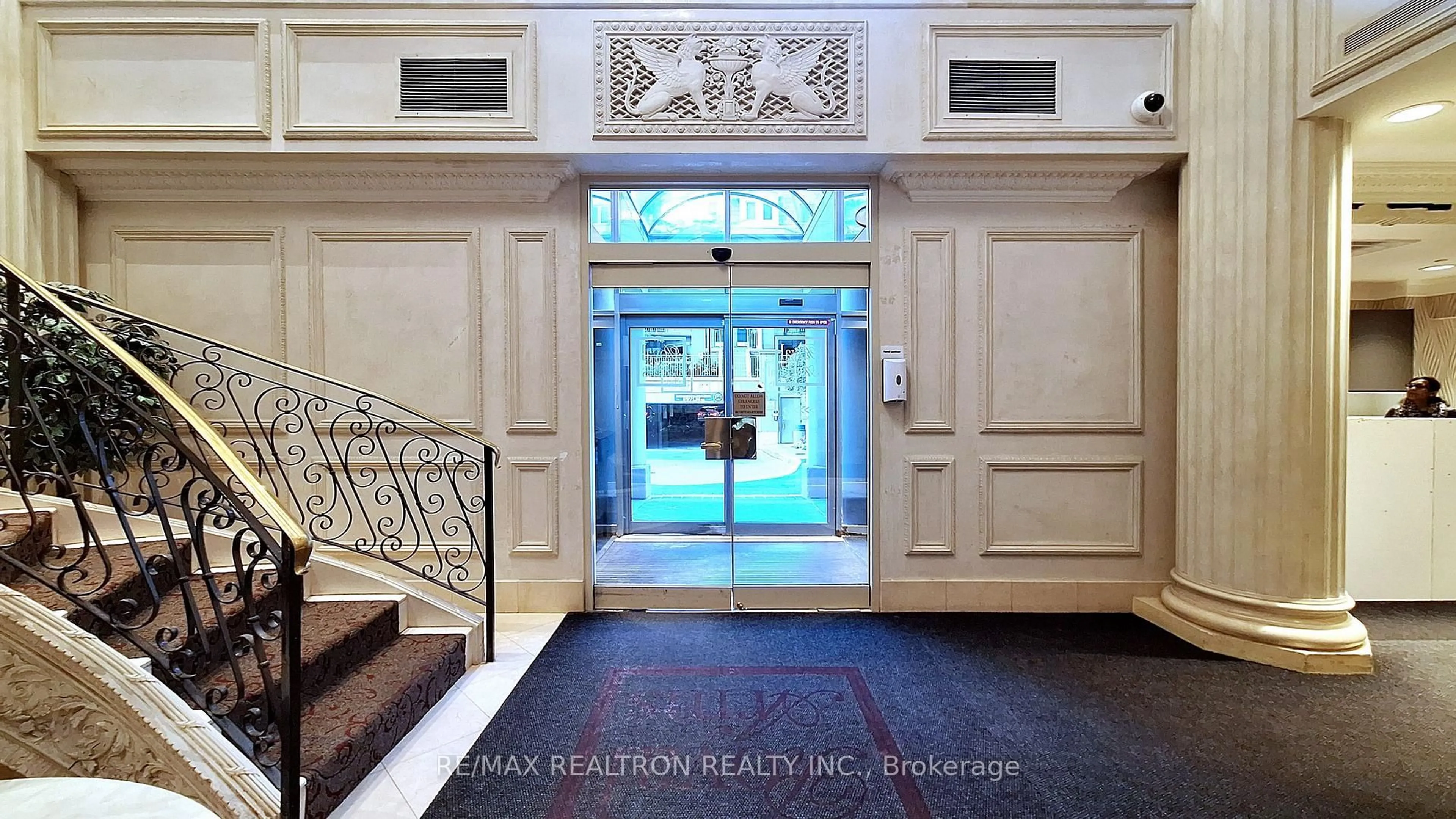 Indoor foyer for 5418 Yonge St #506, Toronto Ontario M2N 6X4