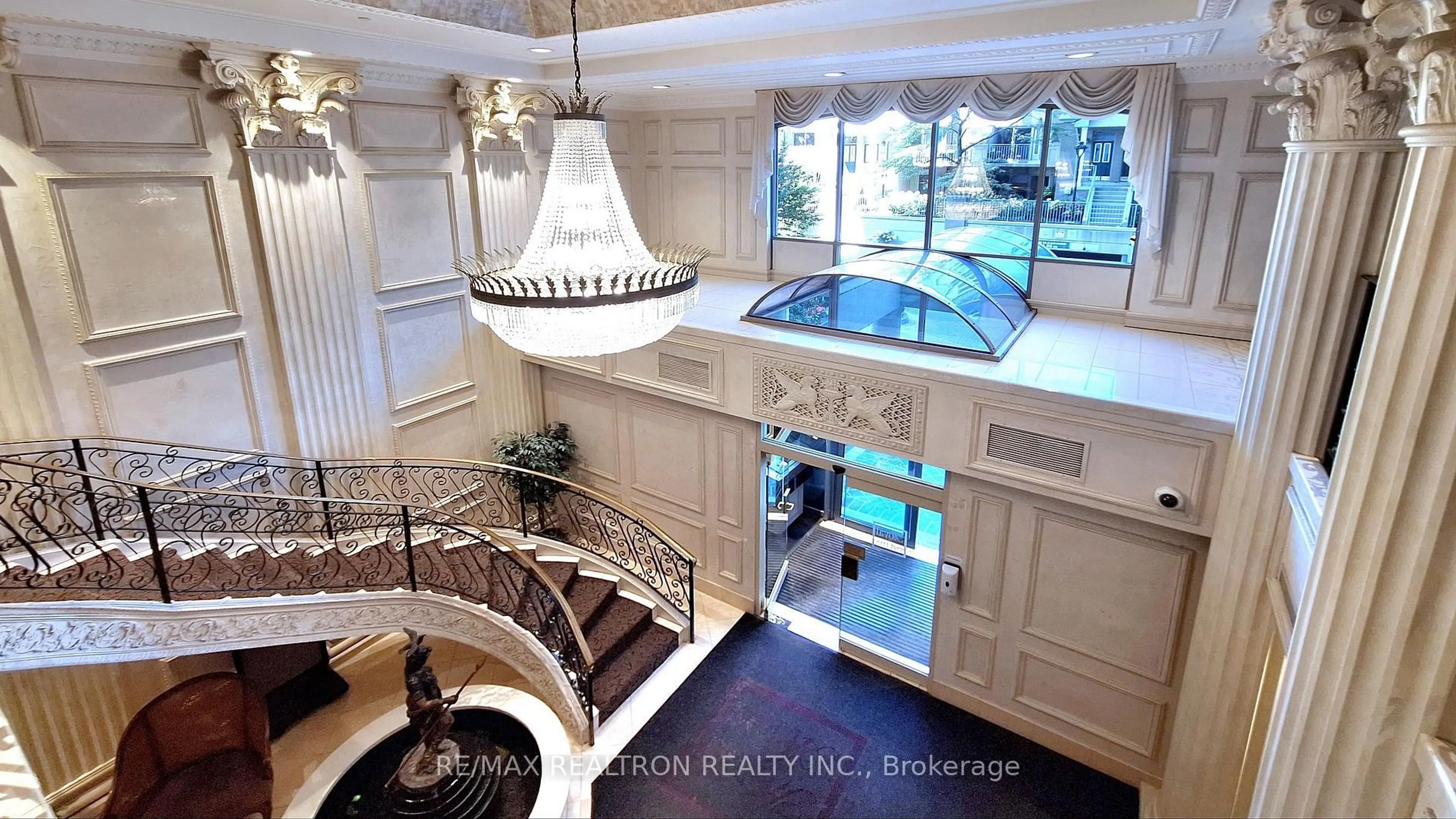 Indoor foyer for 5418 Yonge St #506, Toronto Ontario M2N 6X4