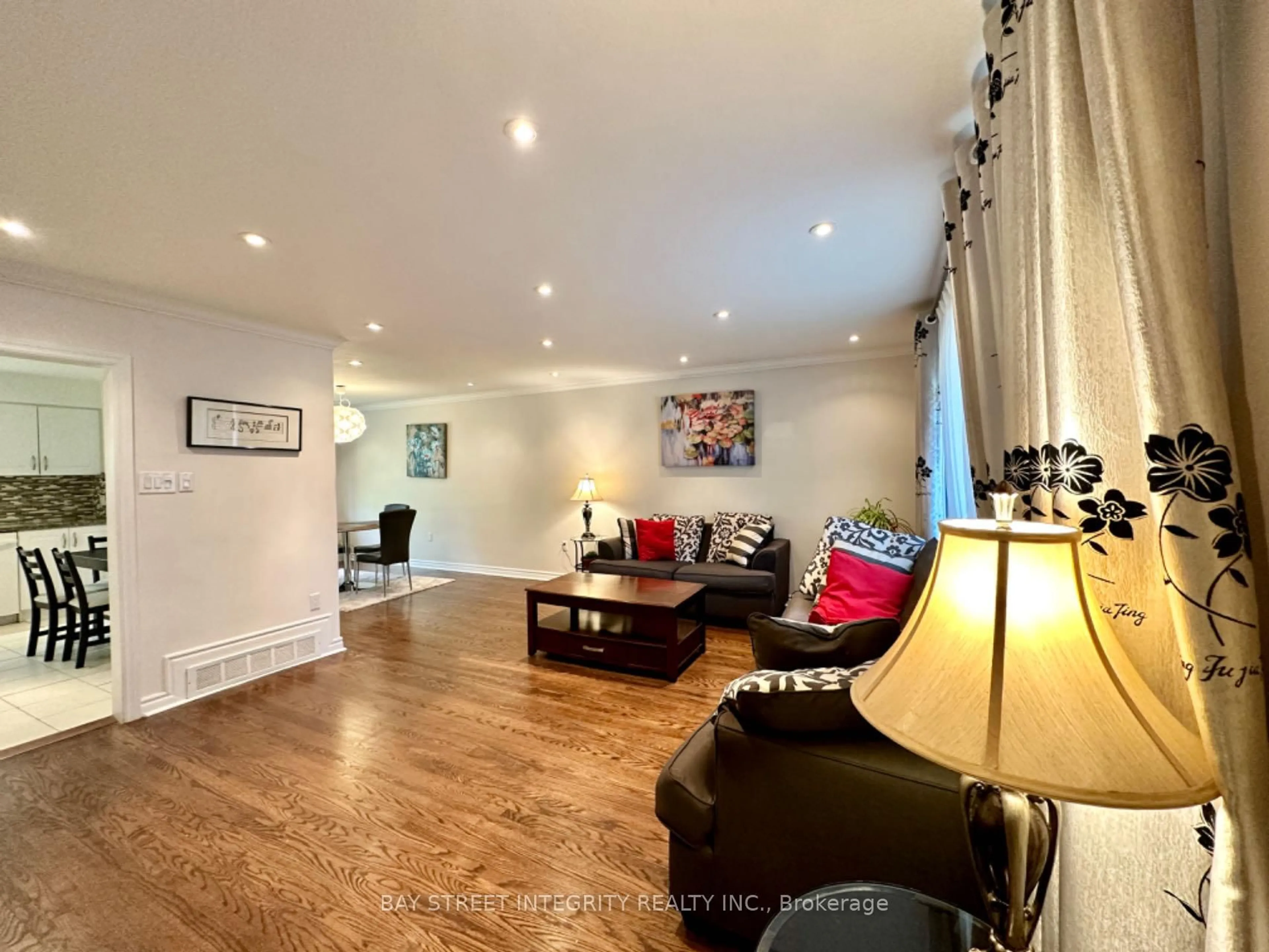 Living room with furniture, wood/laminate floor for 35 Lailey Cres, Toronto Ontario M2N 4H2