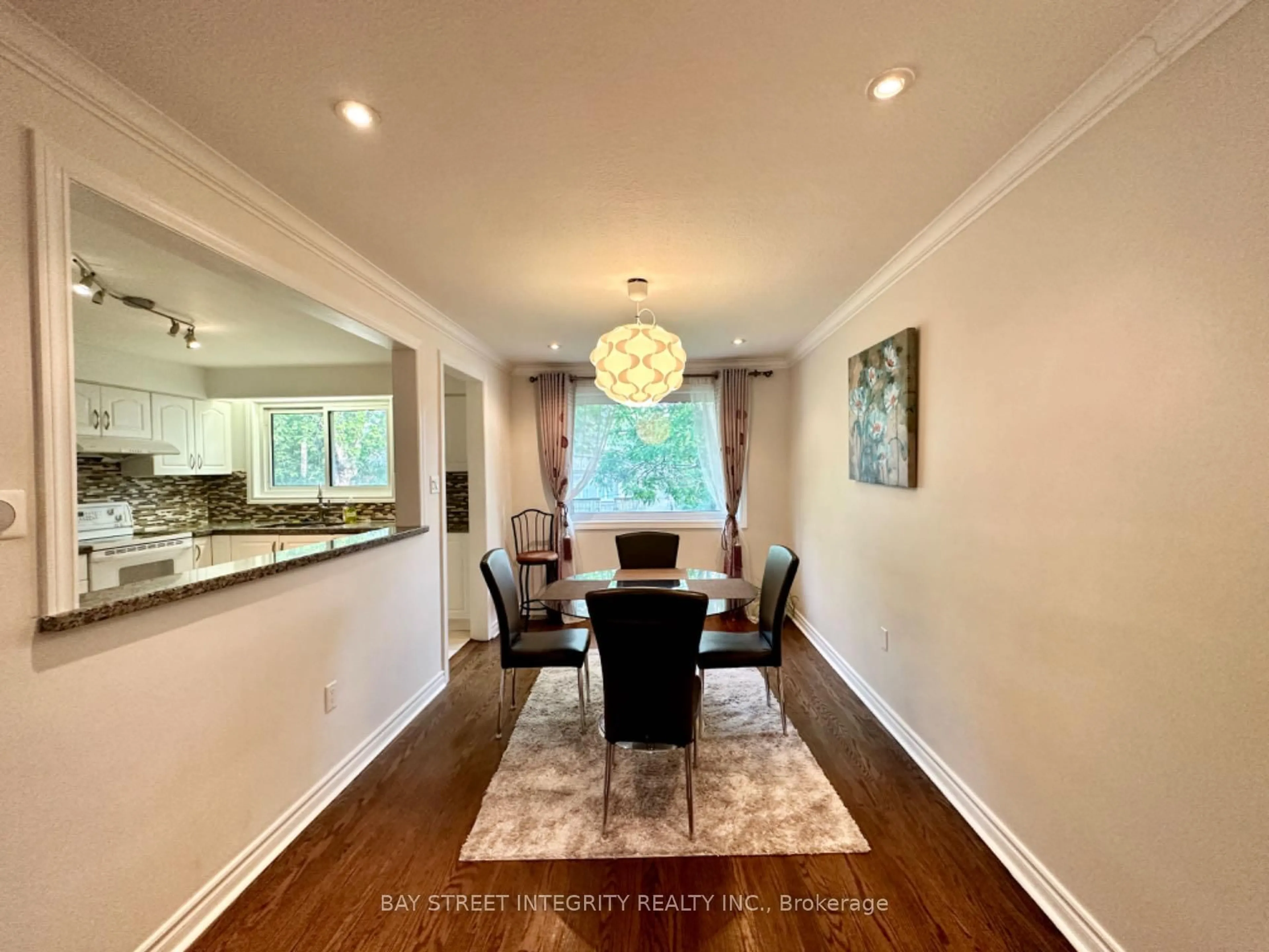 Dining room, wood/laminate floor for 35 Lailey Cres, Toronto Ontario M2N 4H2
