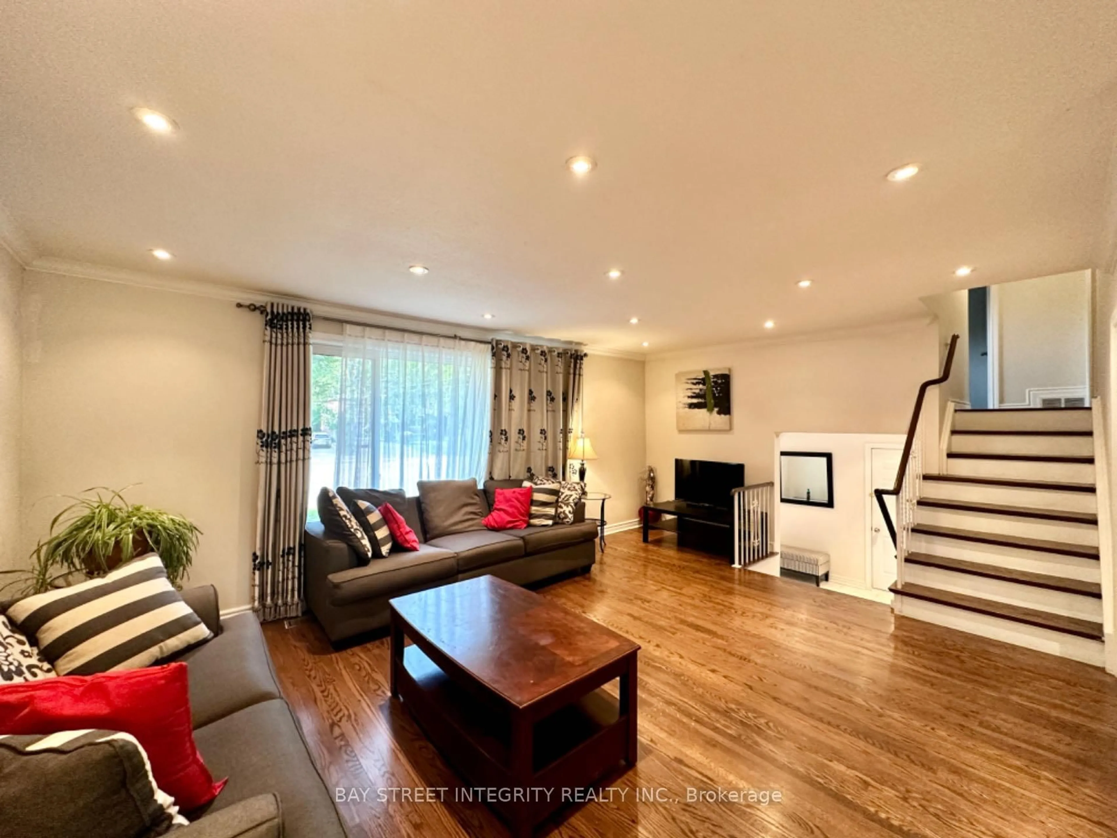 Living room with furniture, wood/laminate floor for 35 Lailey Cres, Toronto Ontario M2N 4H2
