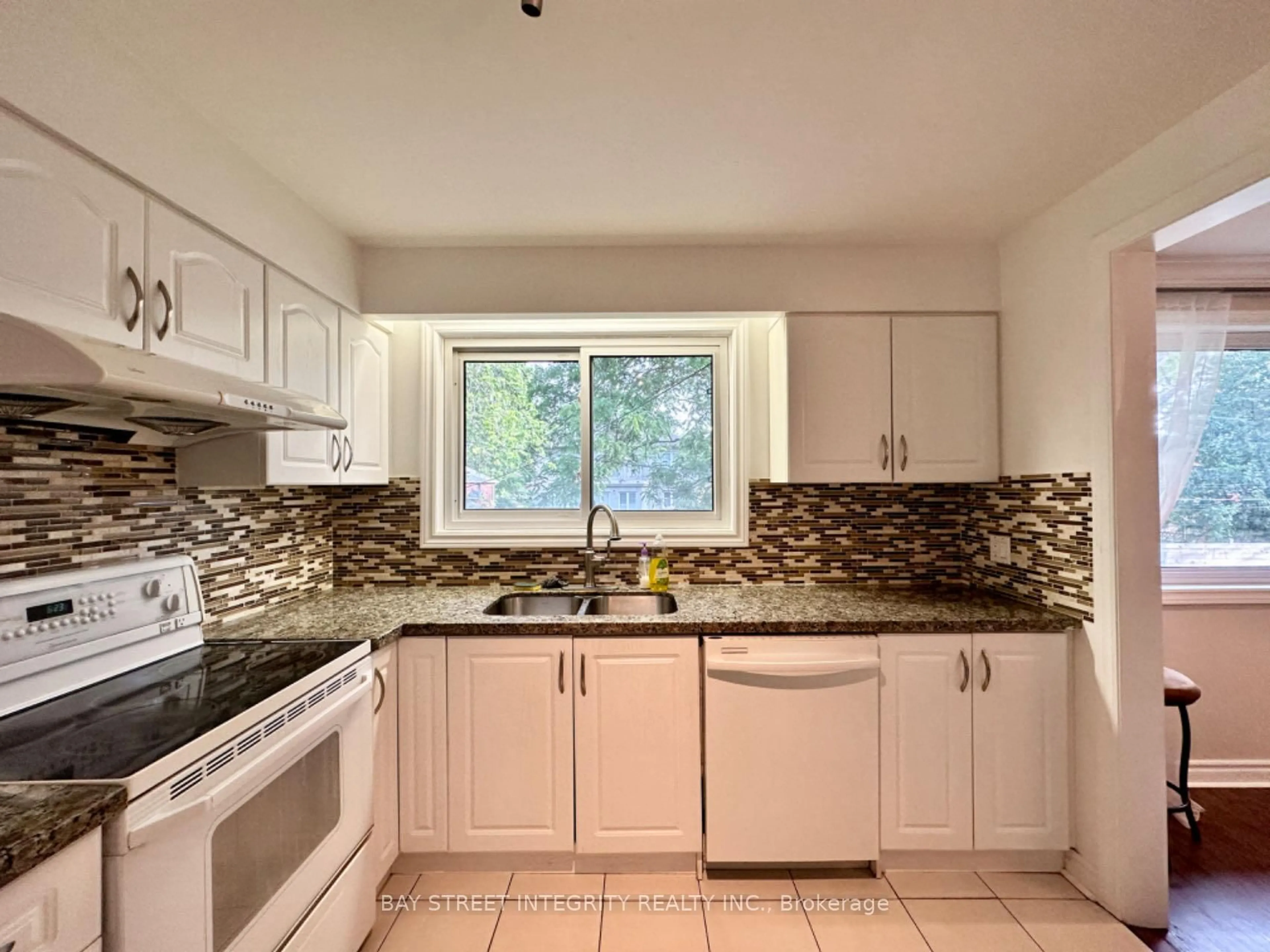 Standard kitchen, ceramic/tile floor for 35 Lailey Cres, Toronto Ontario M2N 4H2