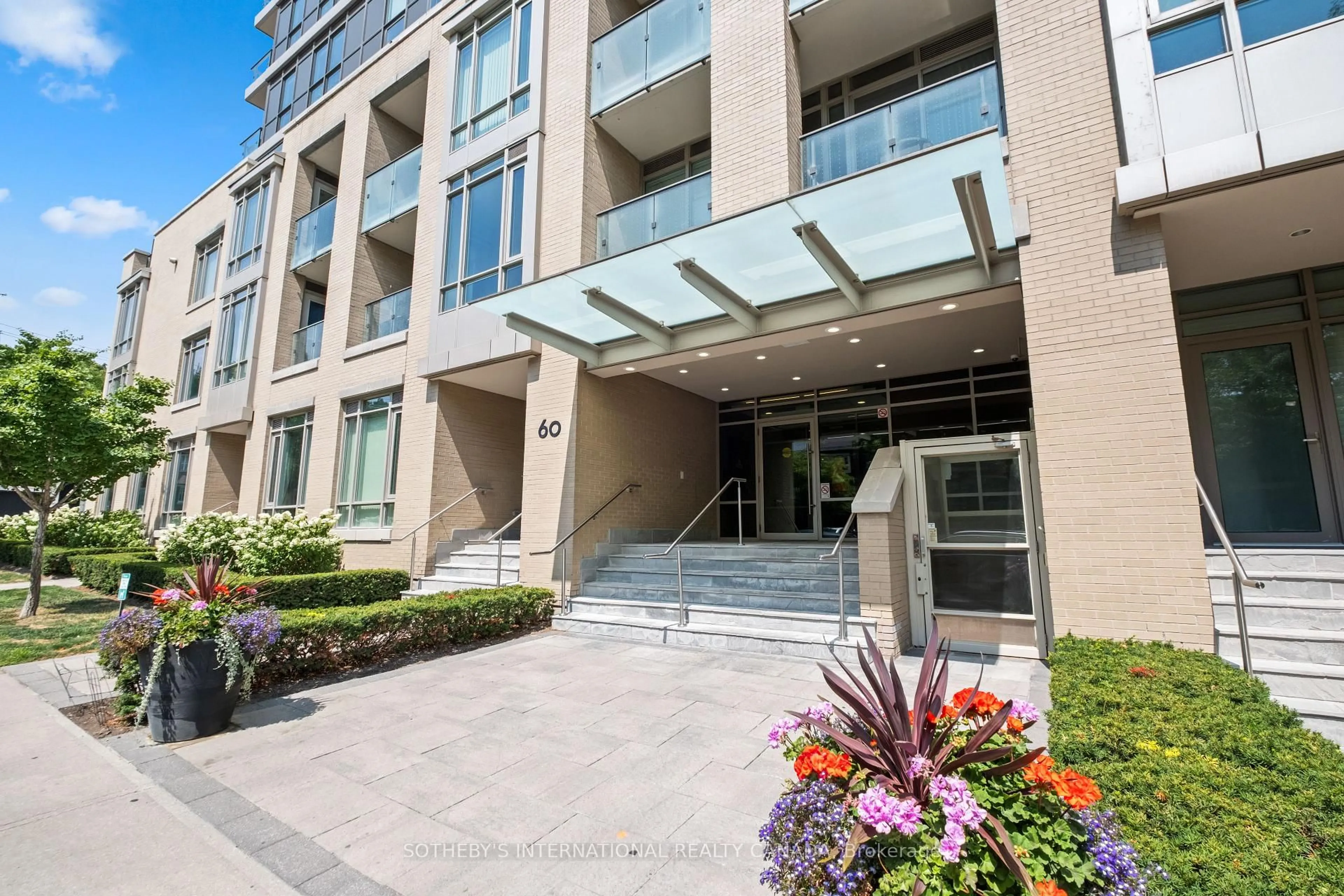 Indoor foyer for 60 Berwick Ave #508, Toronto Ontario M5P 0A3