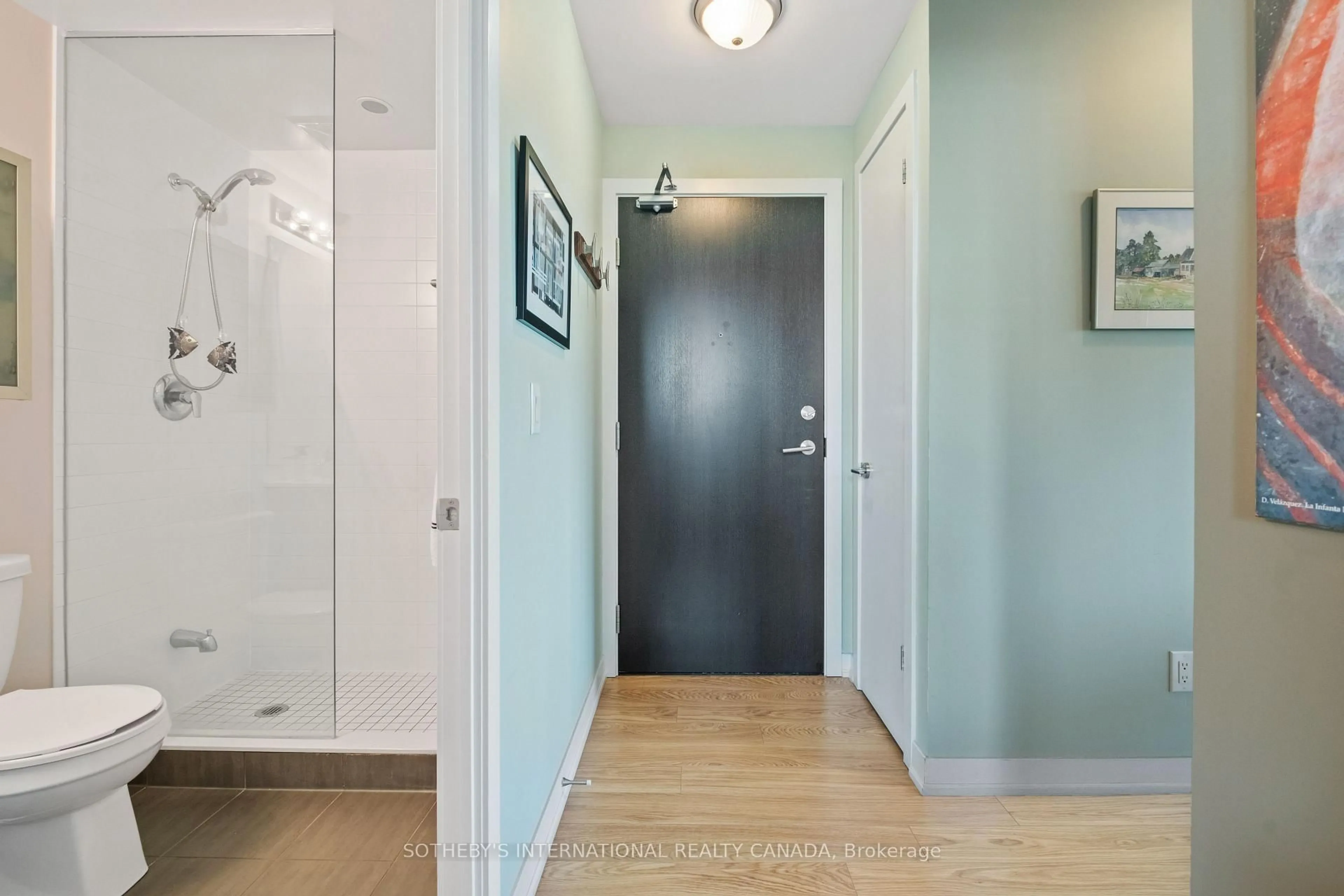 Indoor entryway for 60 Berwick Ave #508, Toronto Ontario M5P 0A3
