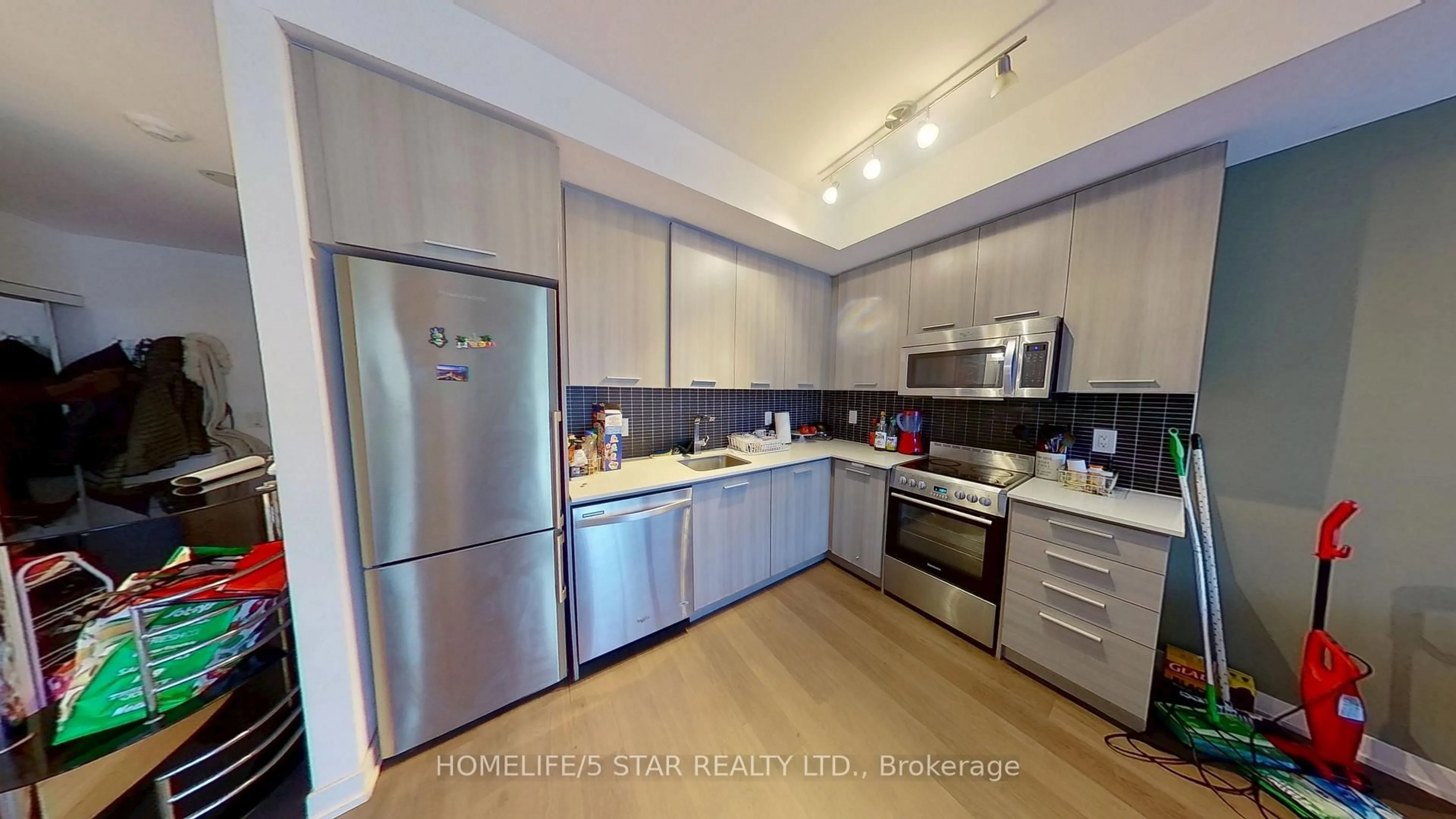 Standard kitchen, unknown for 105 George St #302, Toronto Ontario M5A 0L4