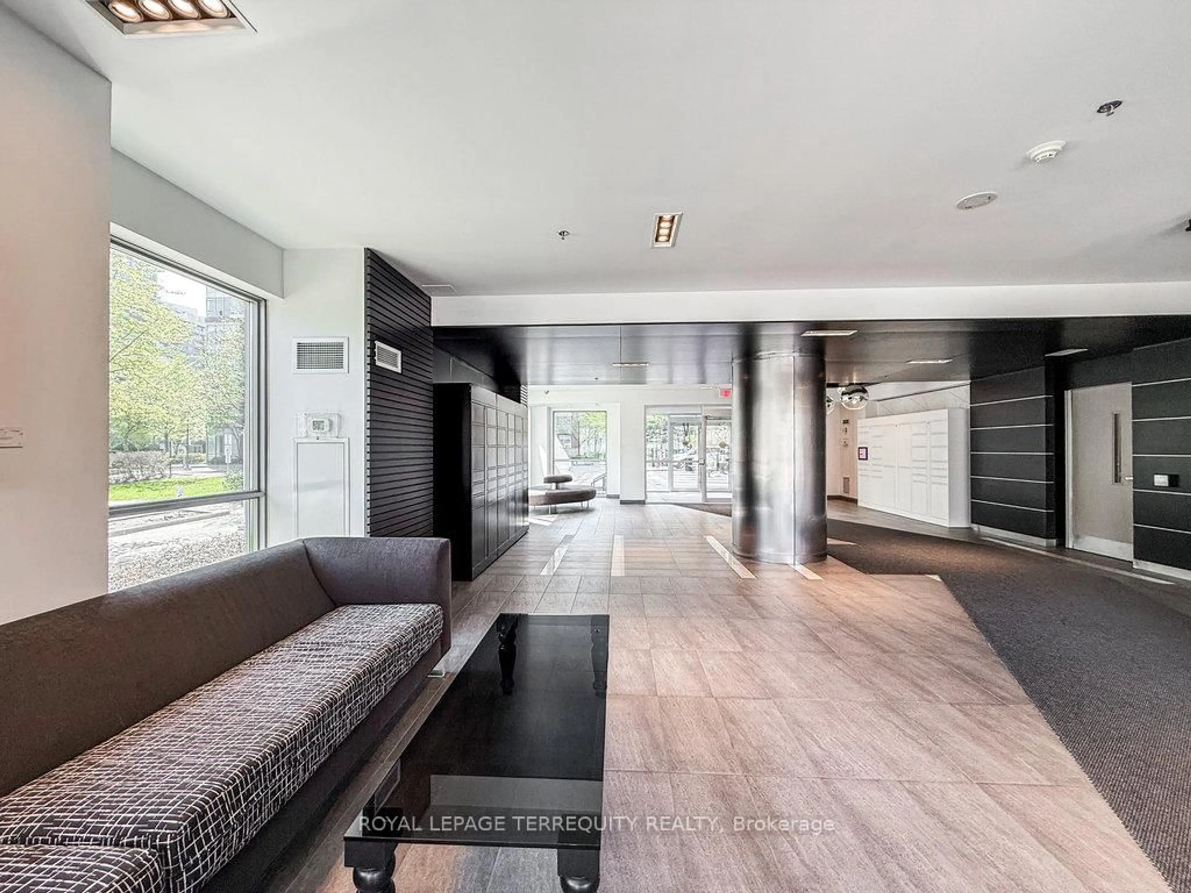 Indoor foyer for 100 Western Battery Rd #1901, Toronto Ontario M6K 3S2