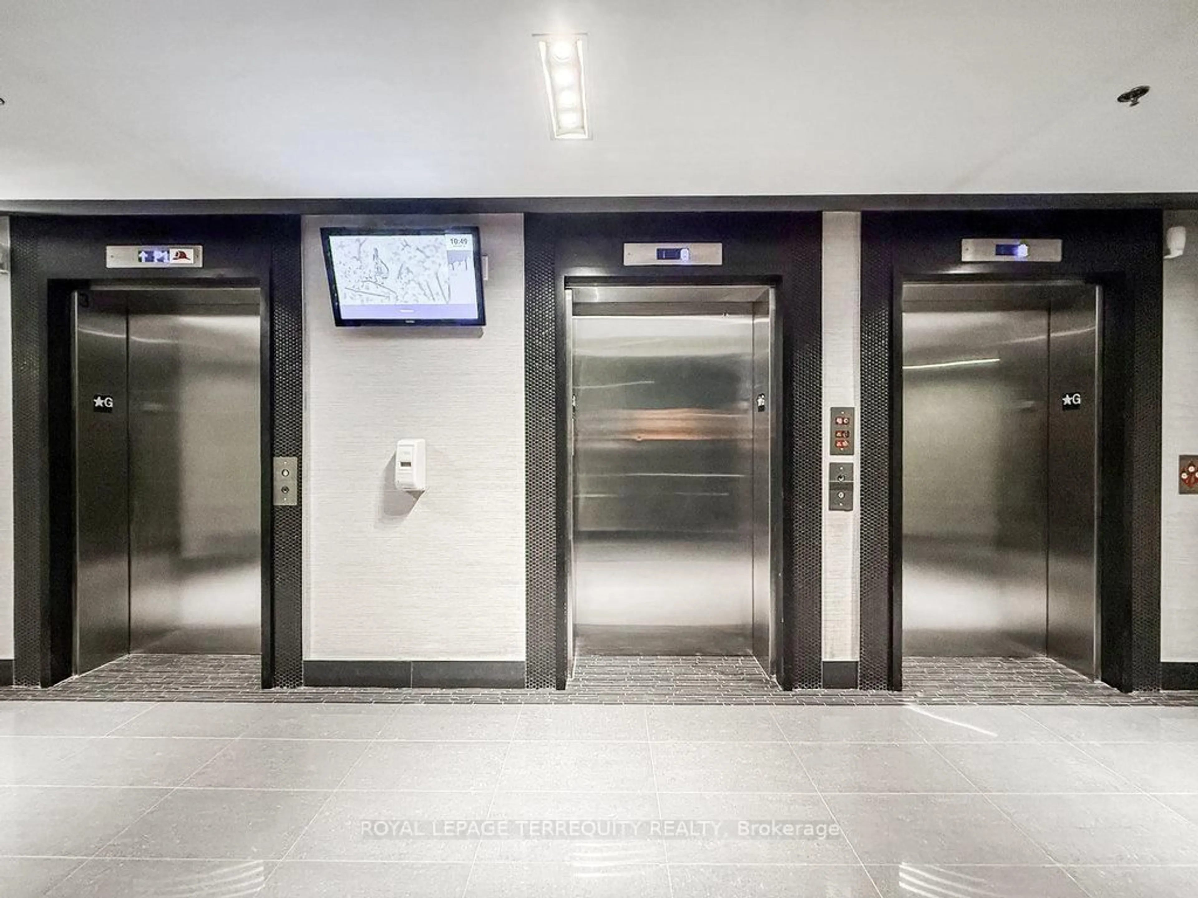 Indoor foyer for 100 Western Battery Rd #1901, Toronto Ontario M6K 3S2