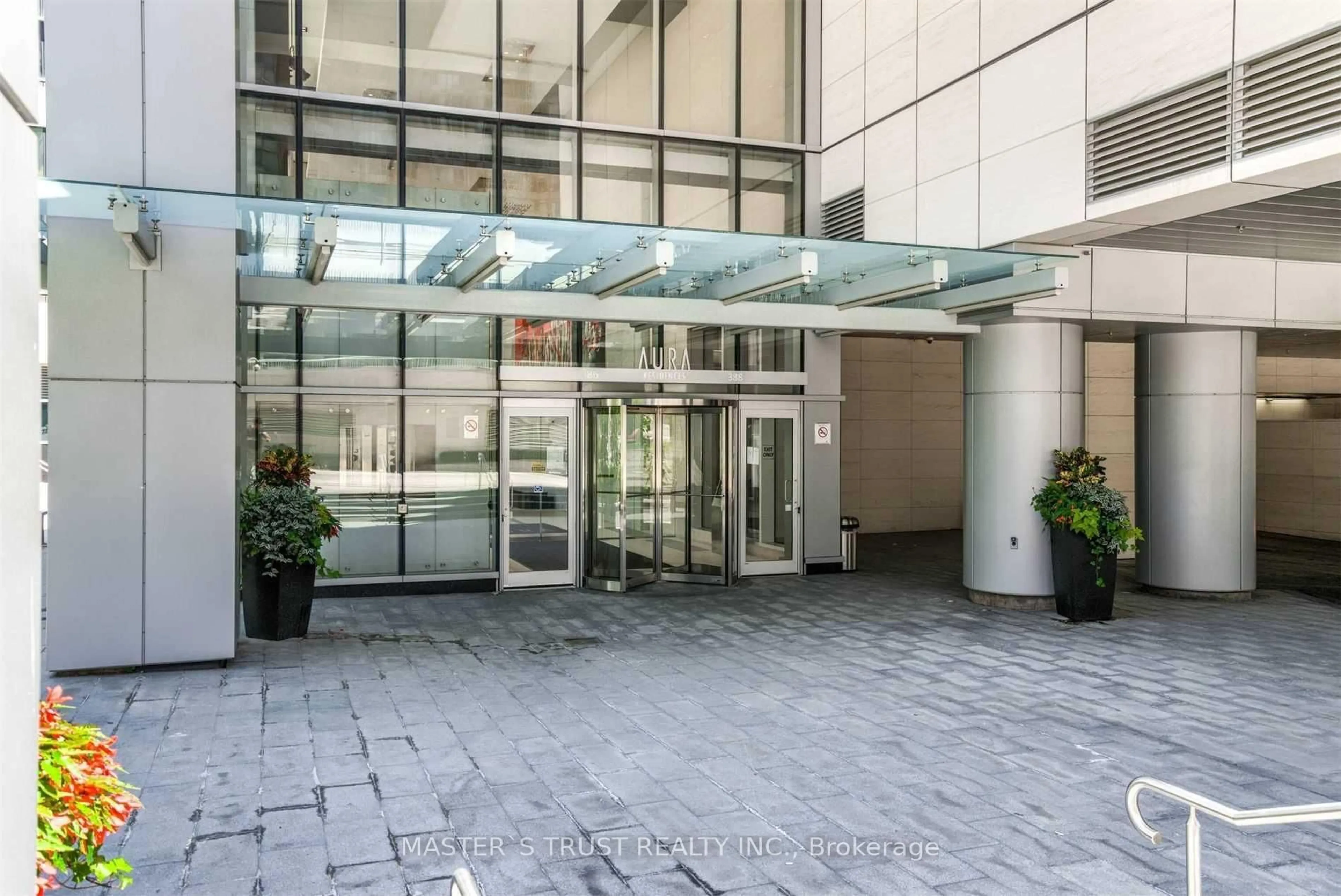 Indoor foyer for 386 Yonge St #5504, Toronto Ontario M5B 0A5