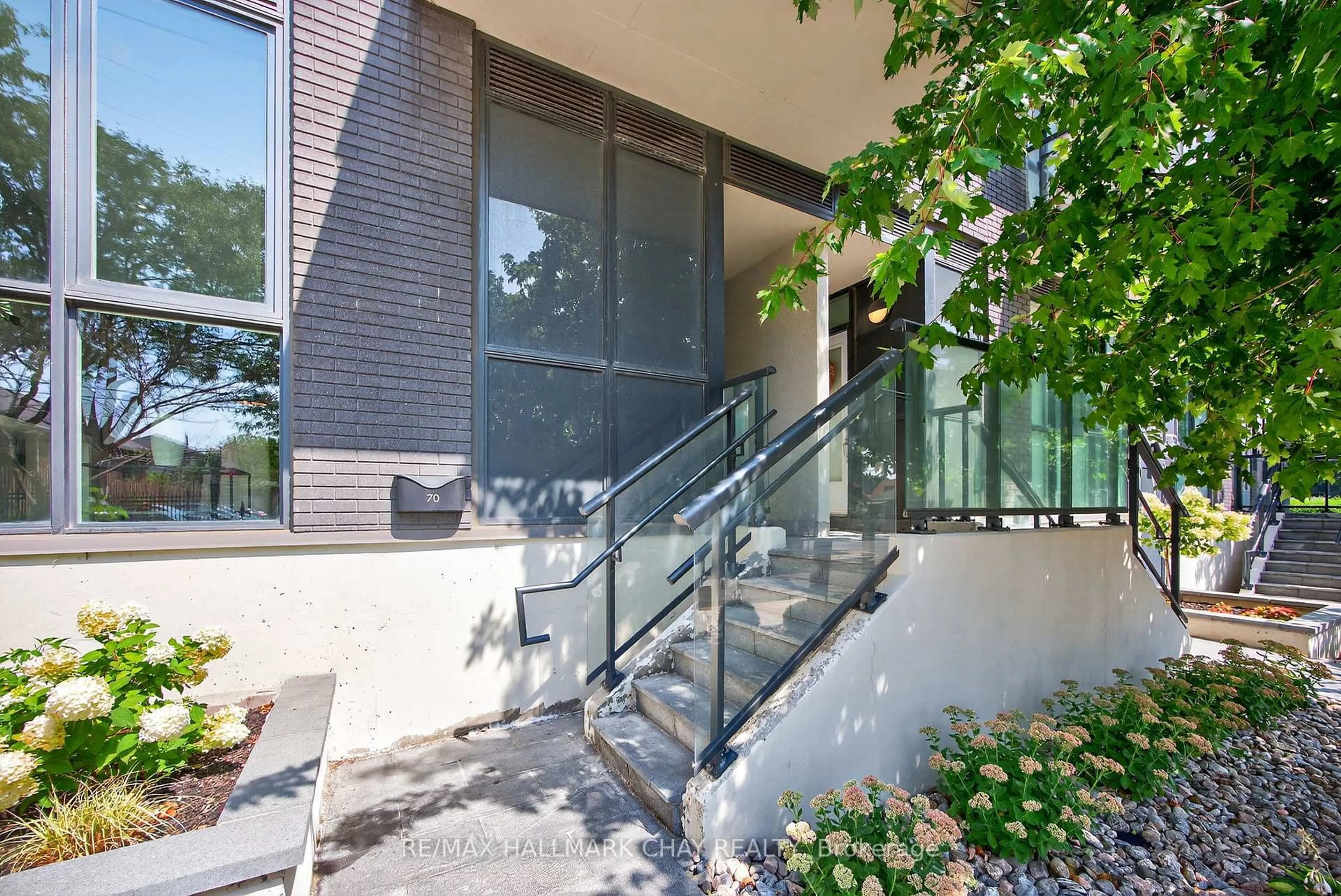 Unknown for 70 Lanark Ave, Toronto Ontario M6E 2G4