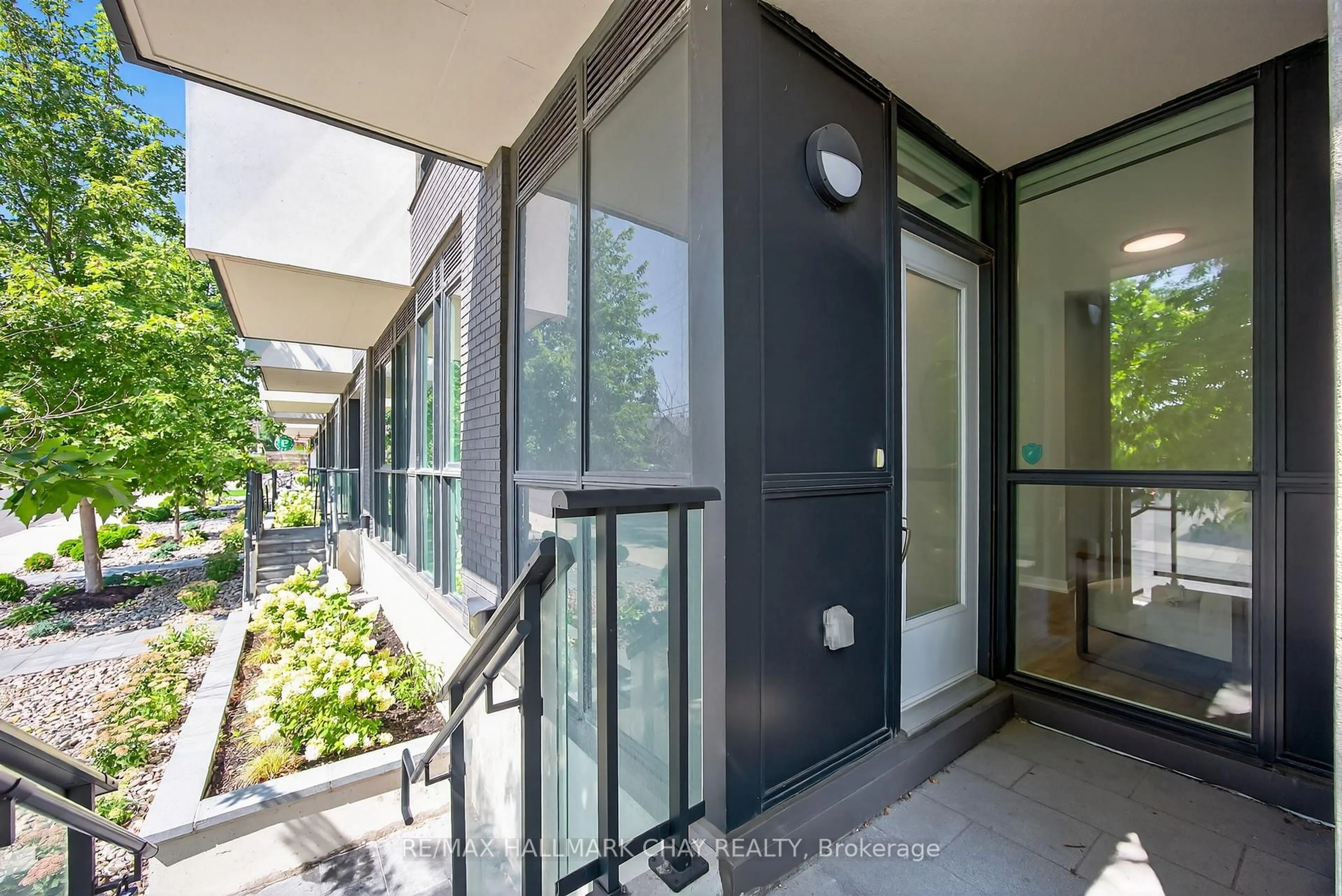 Indoor foyer for 70 Lanark Ave, Toronto Ontario M6E 2G4