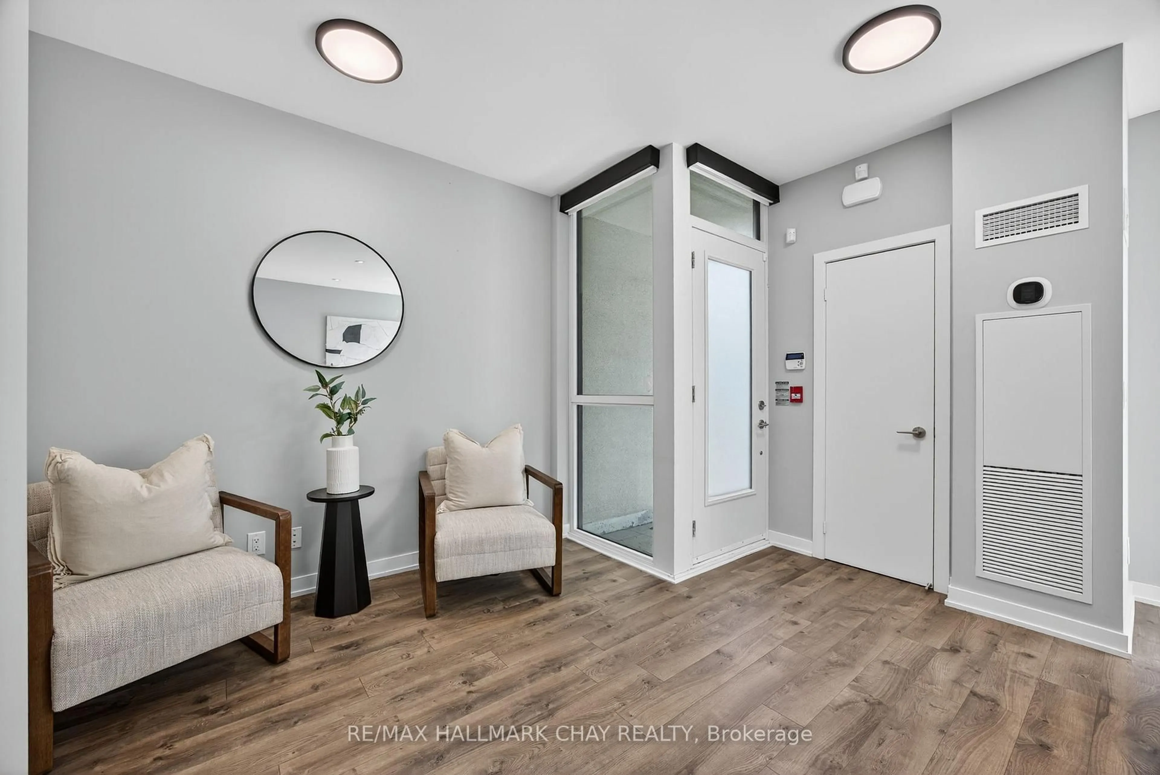 Indoor entryway for 70 Lanark Ave, Toronto Ontario M6E 2G4