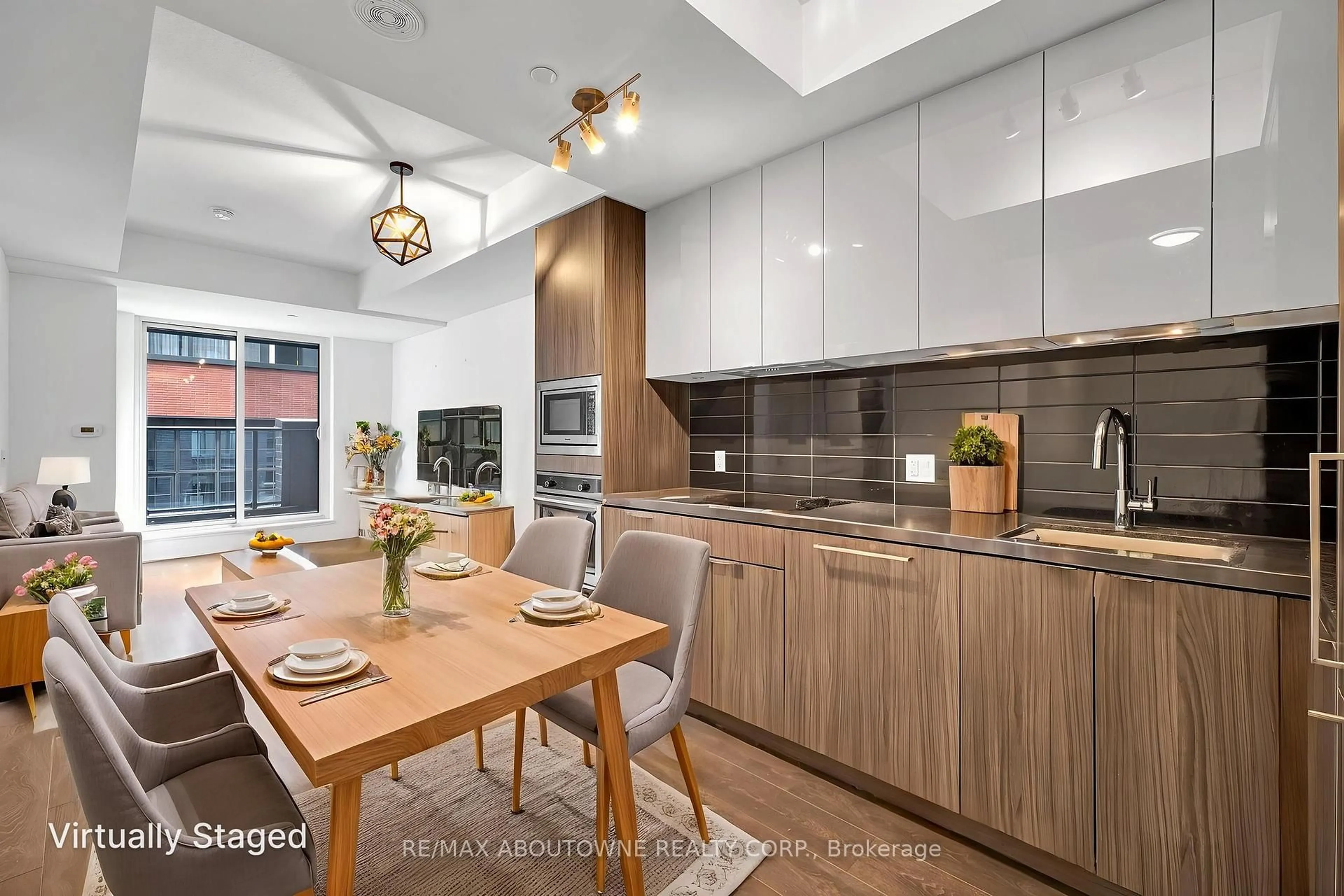 Contemporary kitchen, unknown for 115 Blue Jays Way #915, Toronto Ontario M5V 3T3