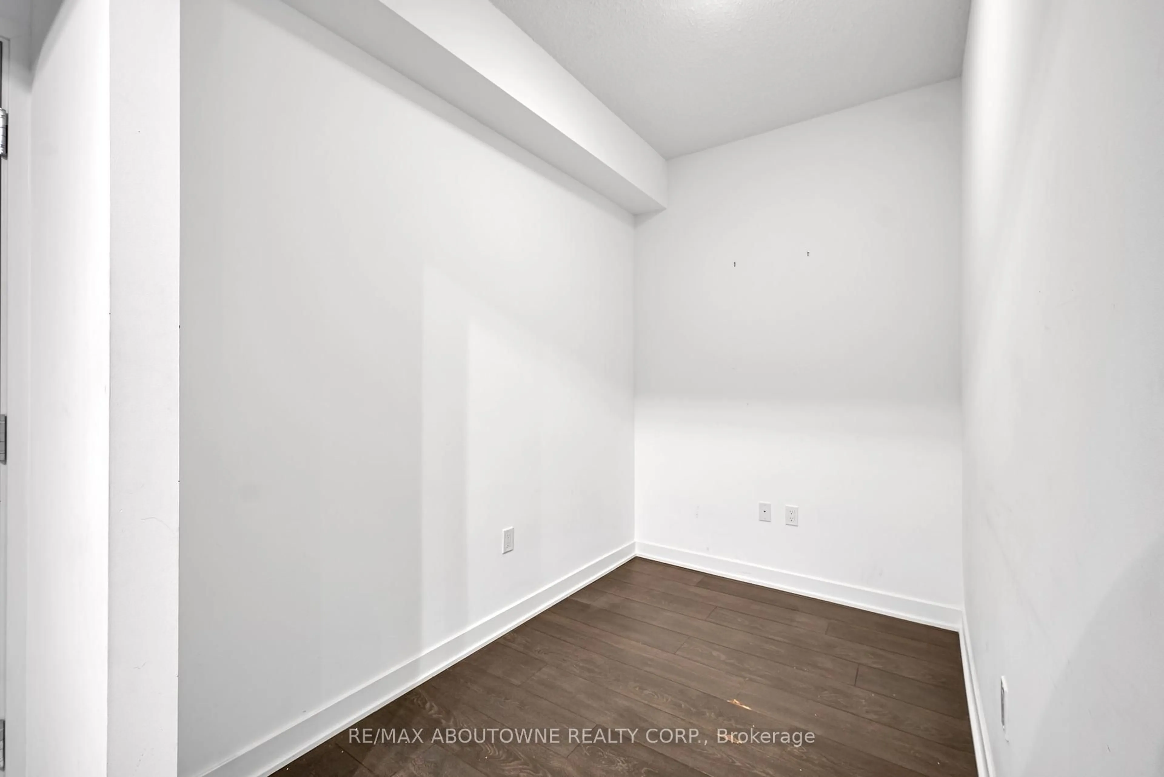 A pic of a room for 115 Blue Jays Way #915, Toronto Ontario M5V 3T3