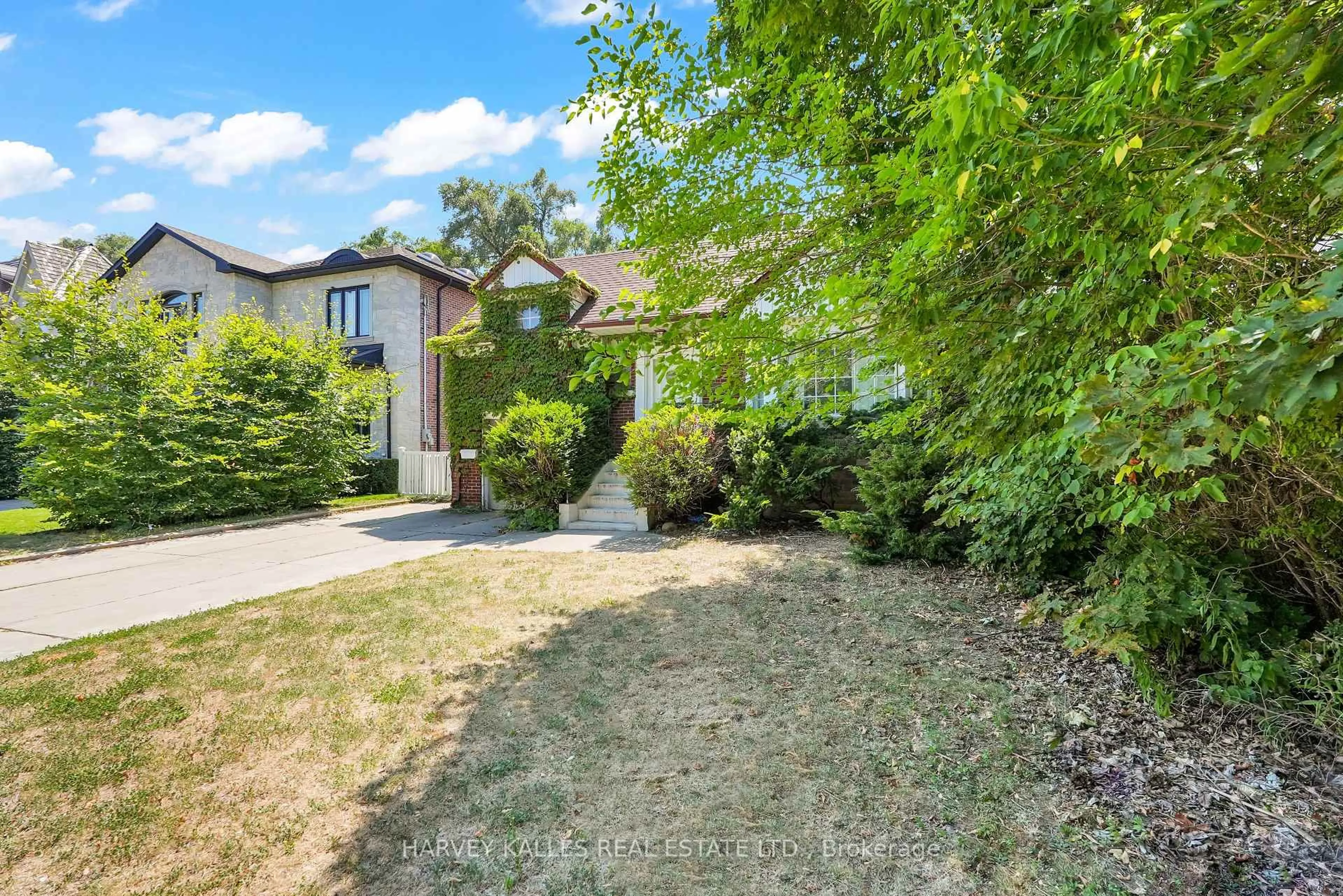 A pic from outside/outdoor area/front of a property/back of a property/a pic from drone, street for 547 Douglas Ave, Toronto Ontario M5M 1H7