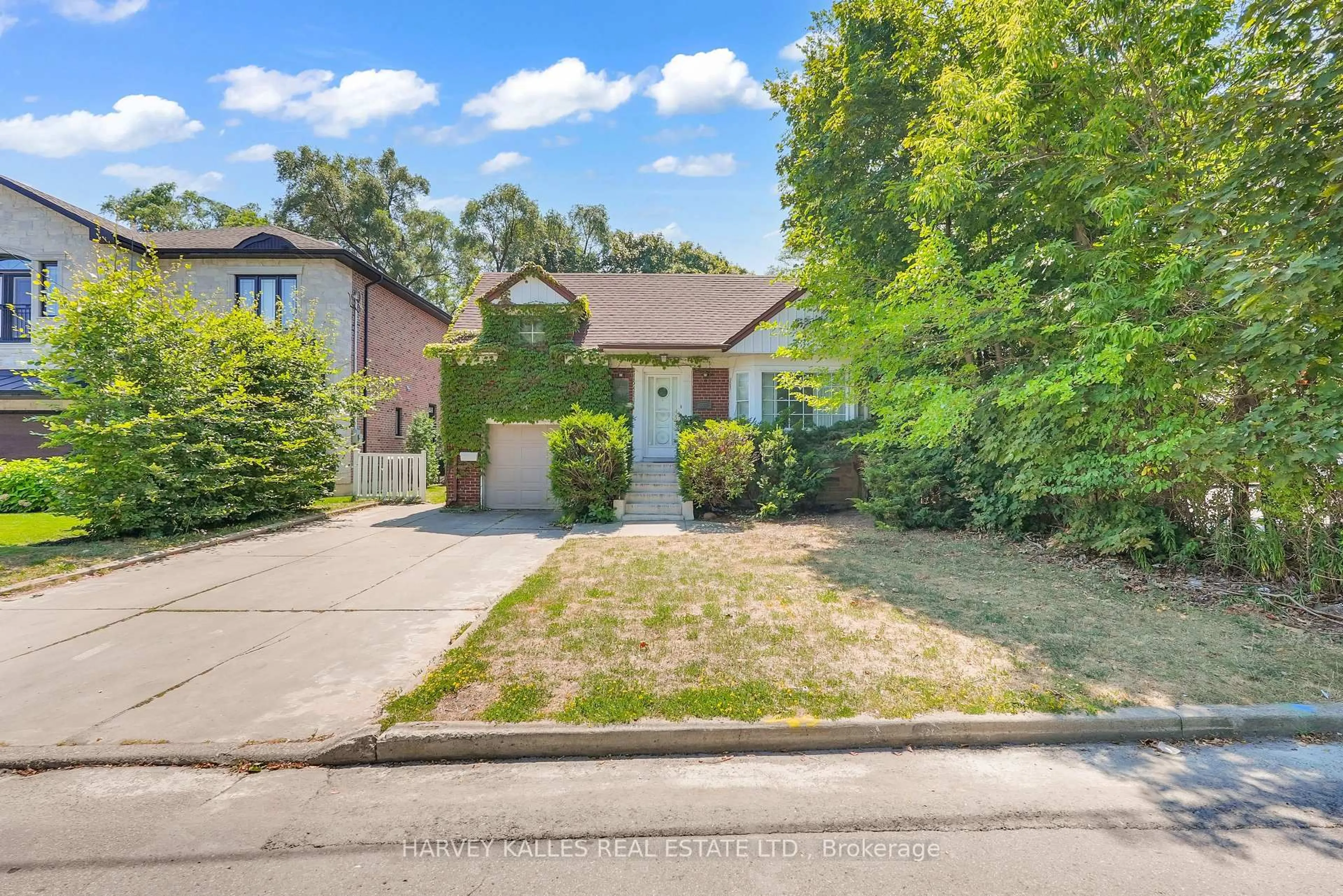 A pic from outside/outdoor area/front of a property/back of a property/a pic from drone, street for 547 Douglas Ave, Toronto Ontario M5M 1H7