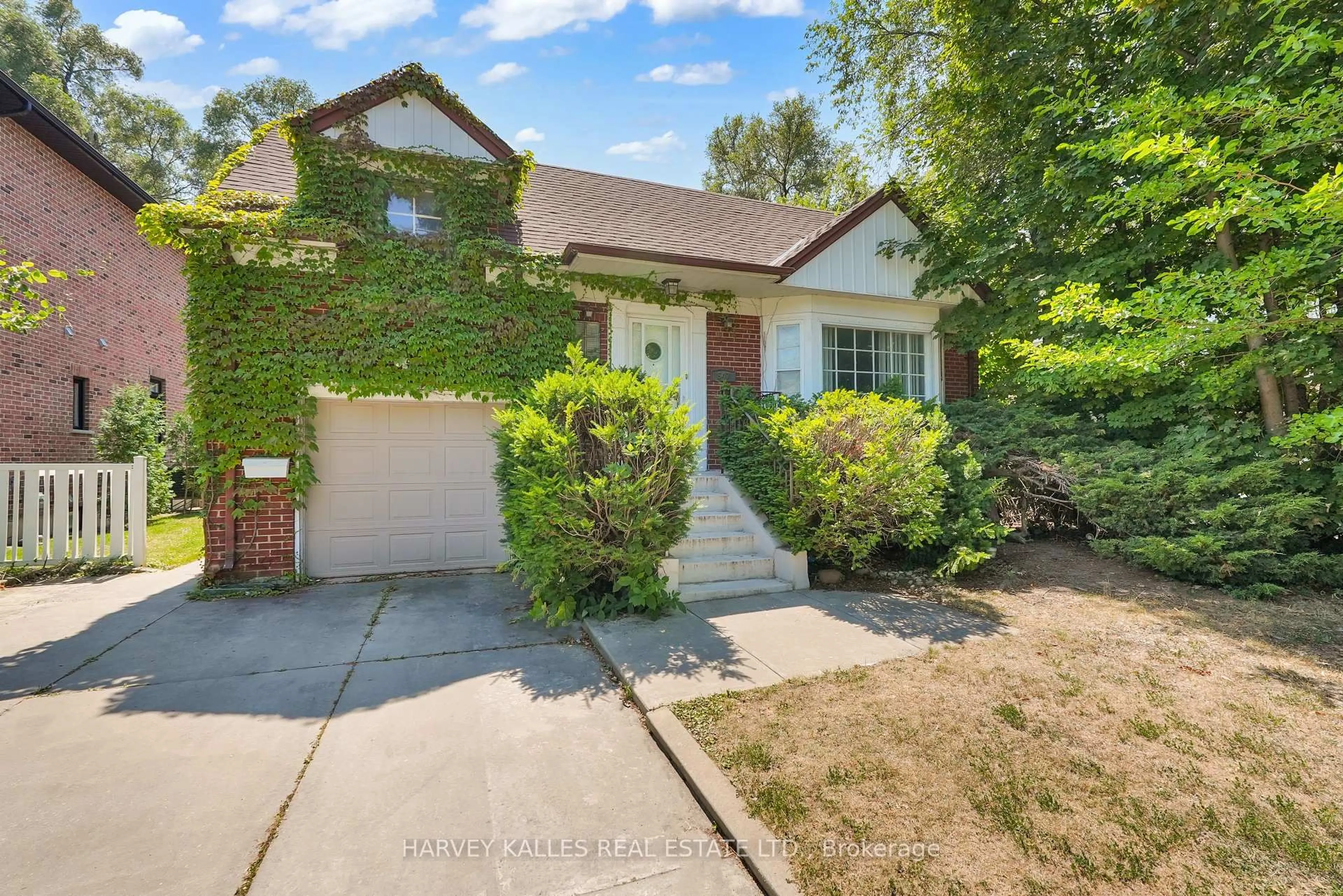 Unknown for 547 Douglas Ave, Toronto Ontario M5M 1H7