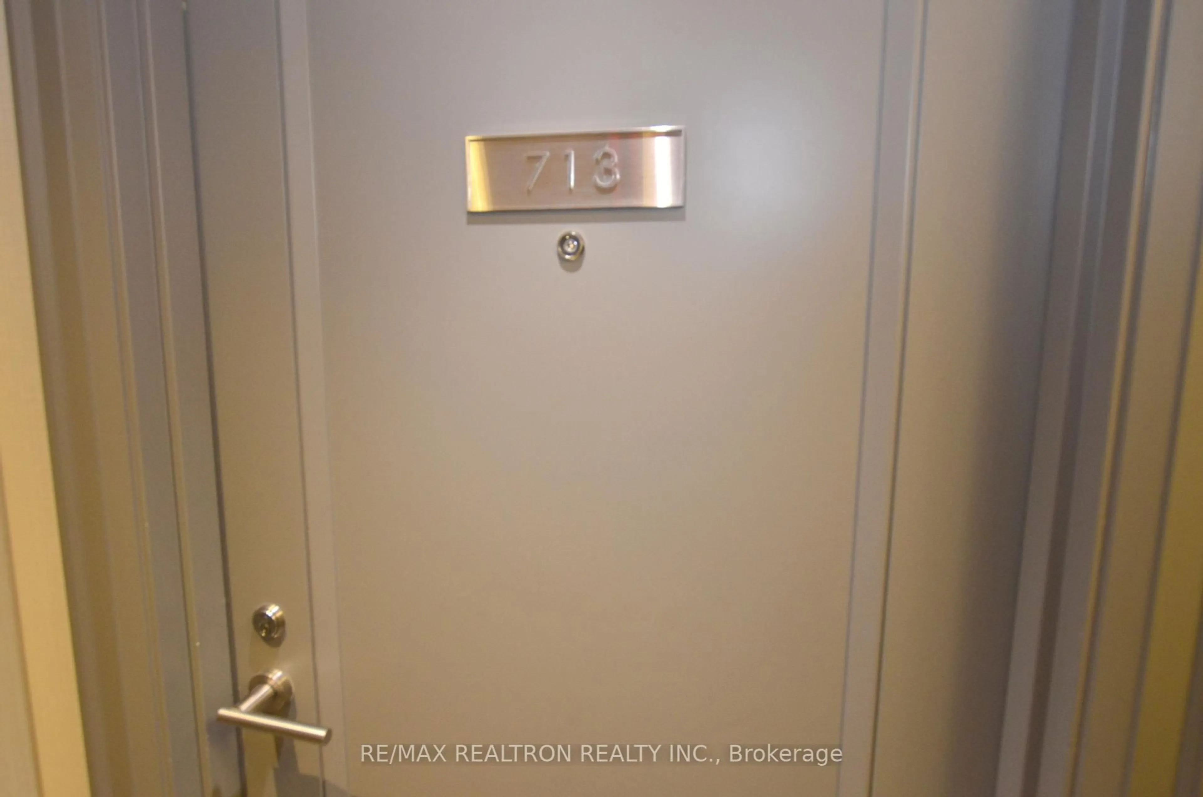 Indoor entryway for 155 Yorkville Ave #713, Toronto Ontario M5R 0B4