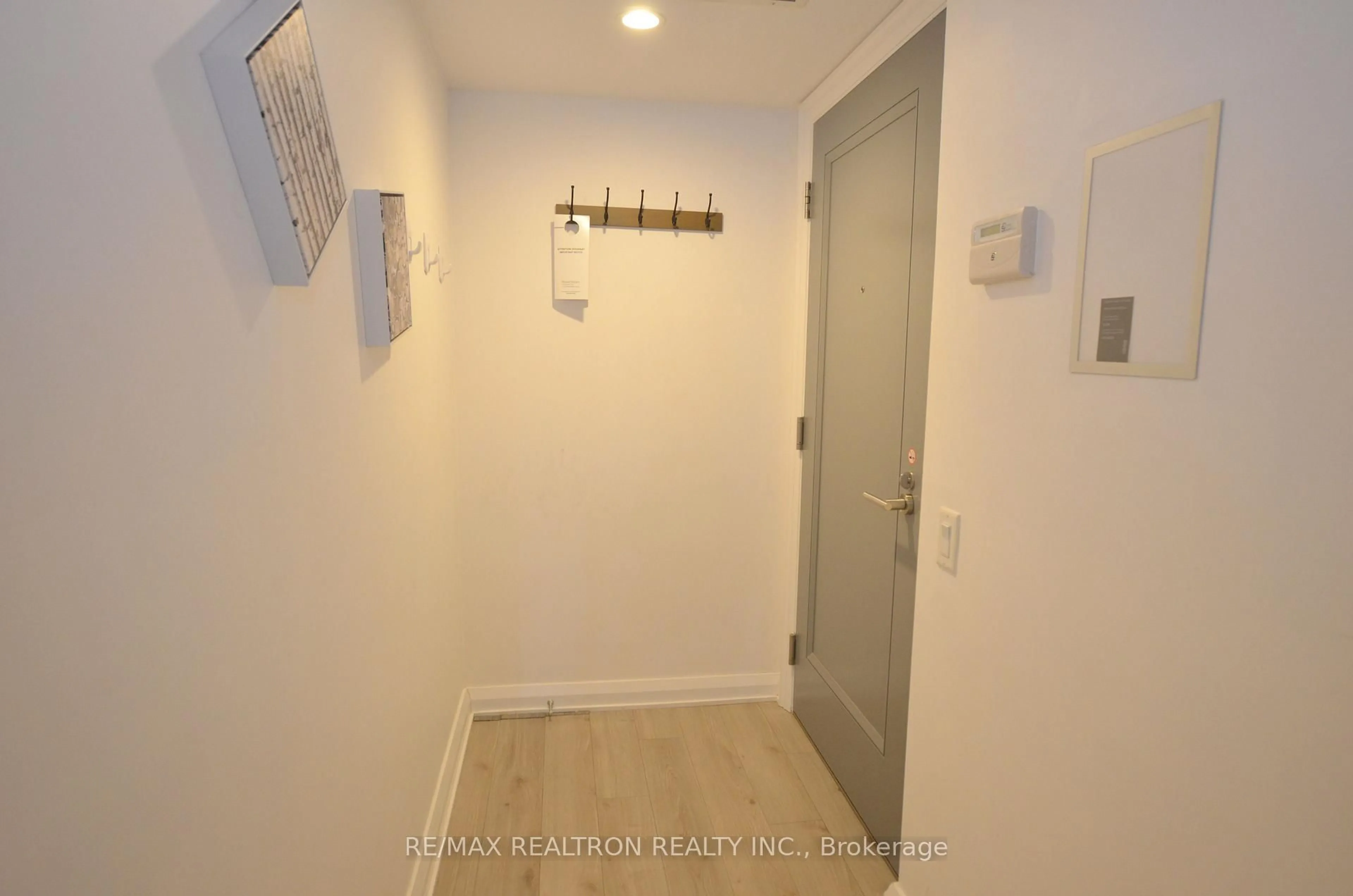 Indoor entryway for 155 Yorkville Ave #713, Toronto Ontario M5R 0B4