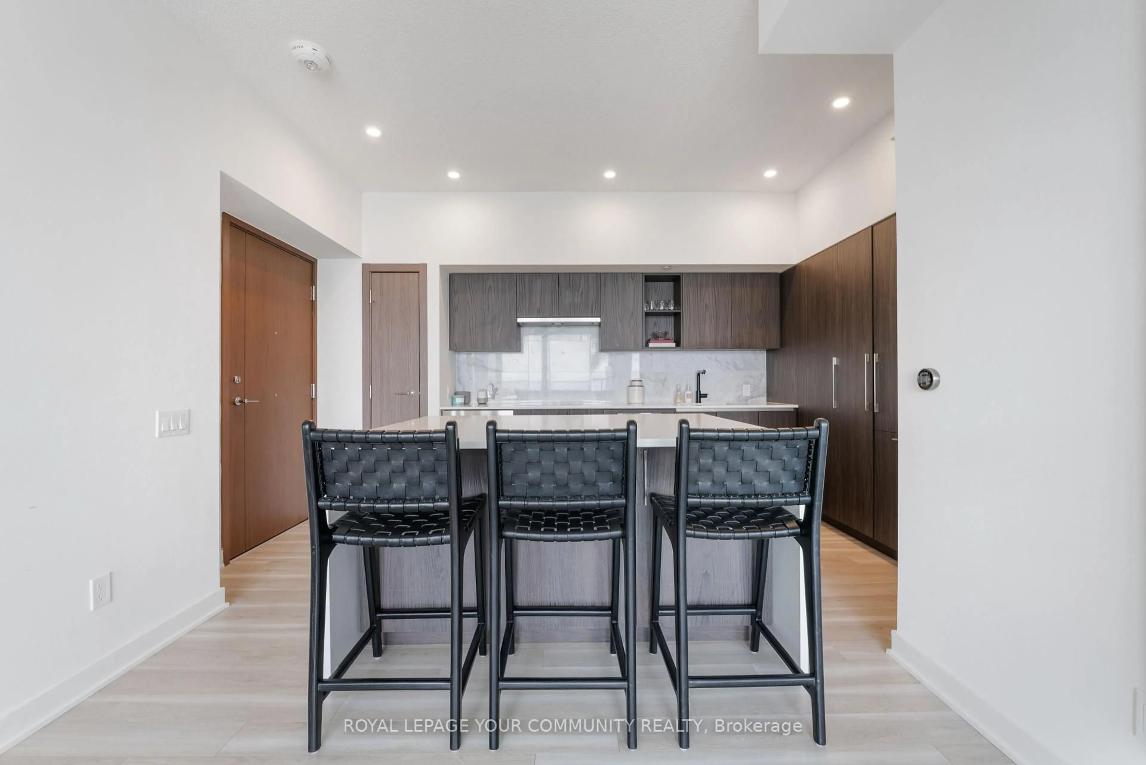 Contemporary kitchen, unknown for 17 Bathurst St #3615, Toronto Ontario M5V 0N1