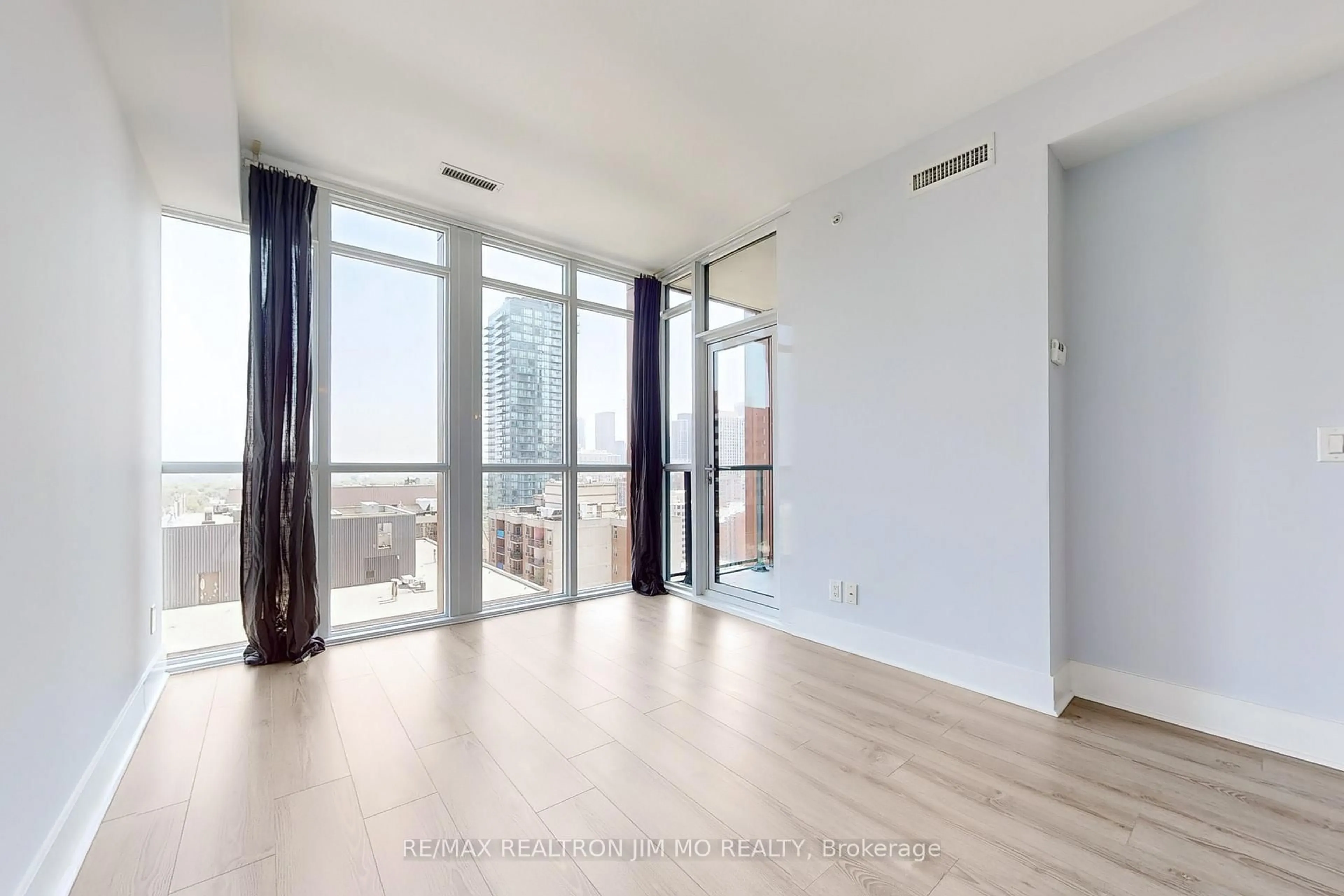 A pic of a room for 32 Davenport Rd #1706, Toronto Ontario M5R 0B5