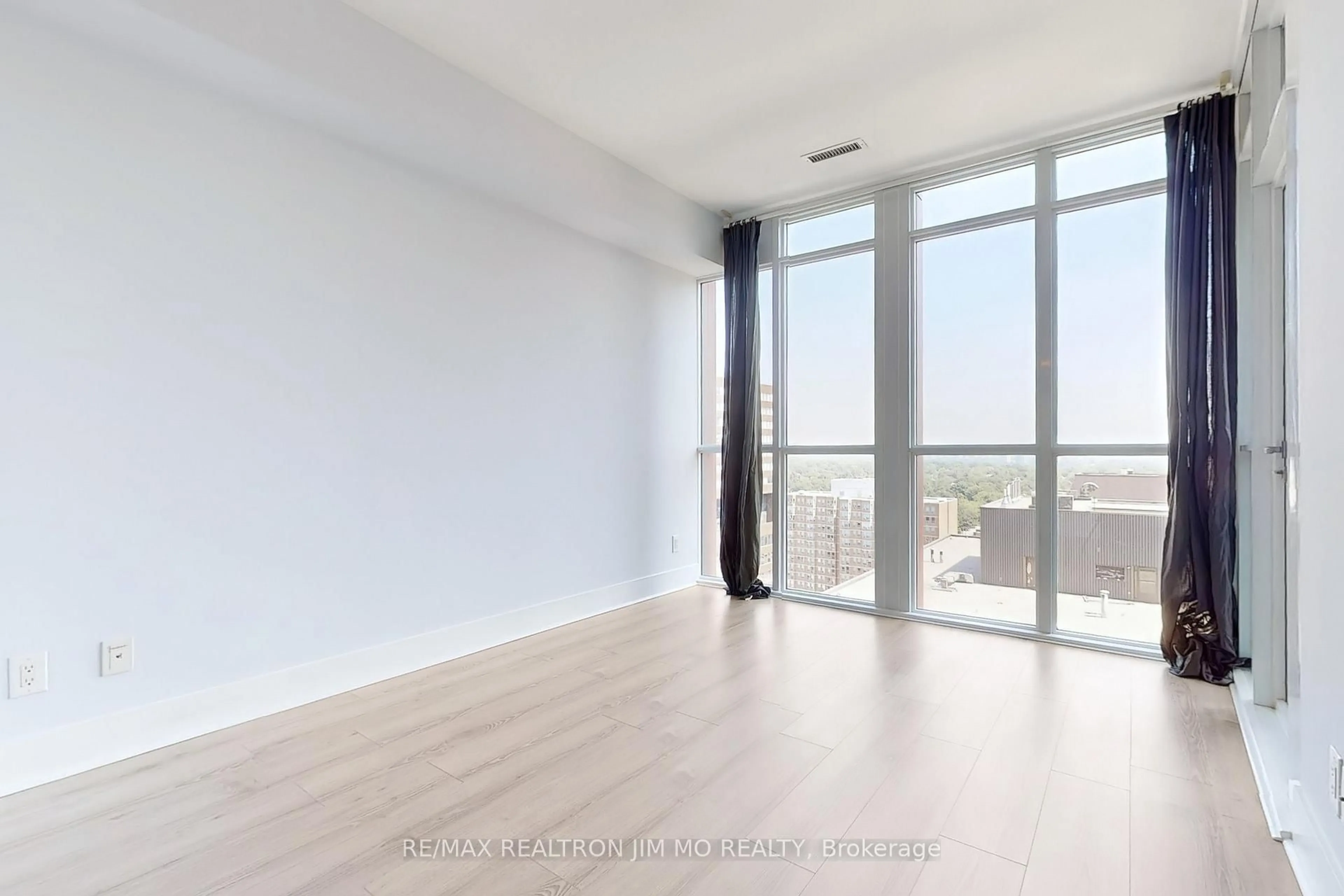 A pic of a room for 32 Davenport Rd #1706, Toronto Ontario M5R 0B5