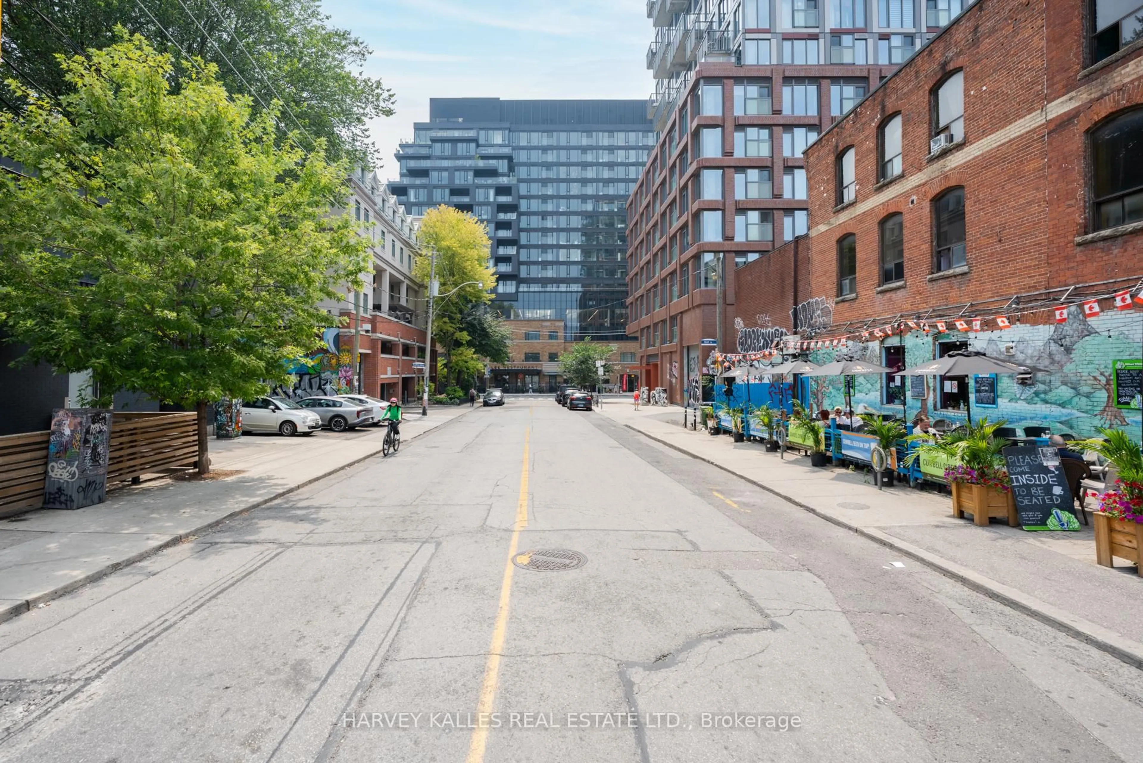 Blurry image for 2 Augusta Ave #507, Toronto Ontario M5V 0T3