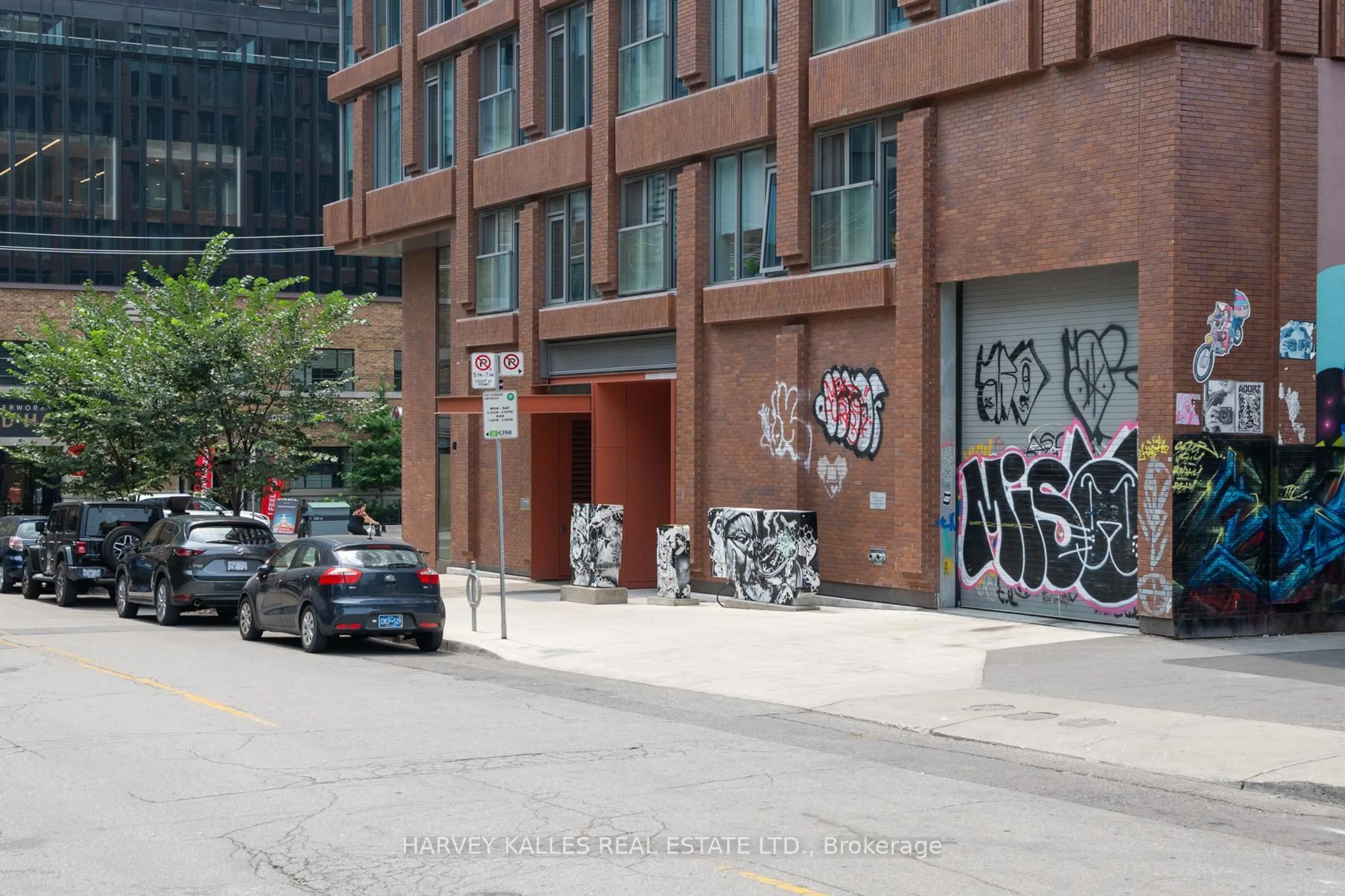 Blurry image for 2 Augusta Ave #507, Toronto Ontario M5V 0T3
