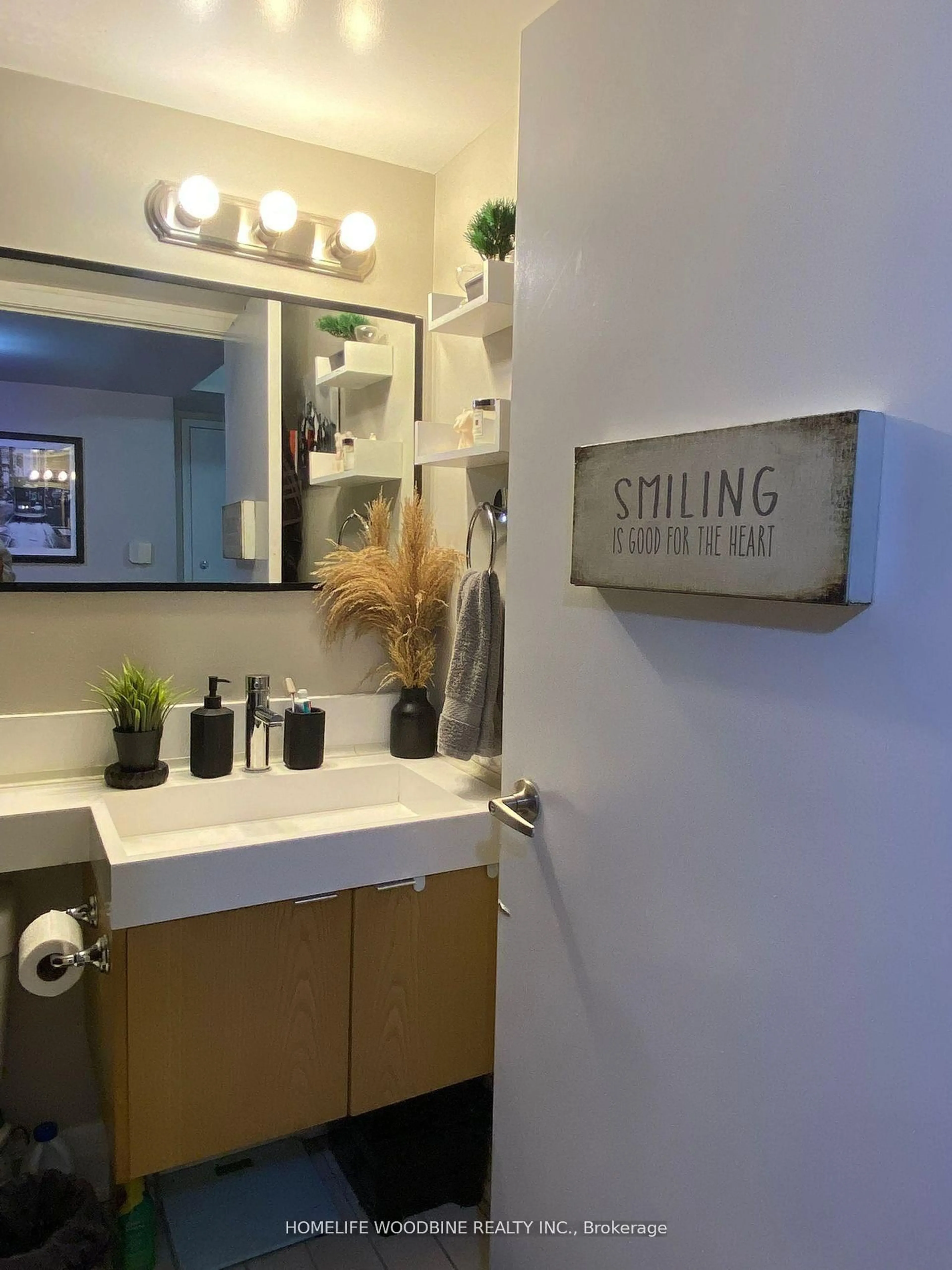 Standard bathroom, ceramic/tile floor for 25 Telegram Mews #1110, Toronto Ontario M5V 3Z1