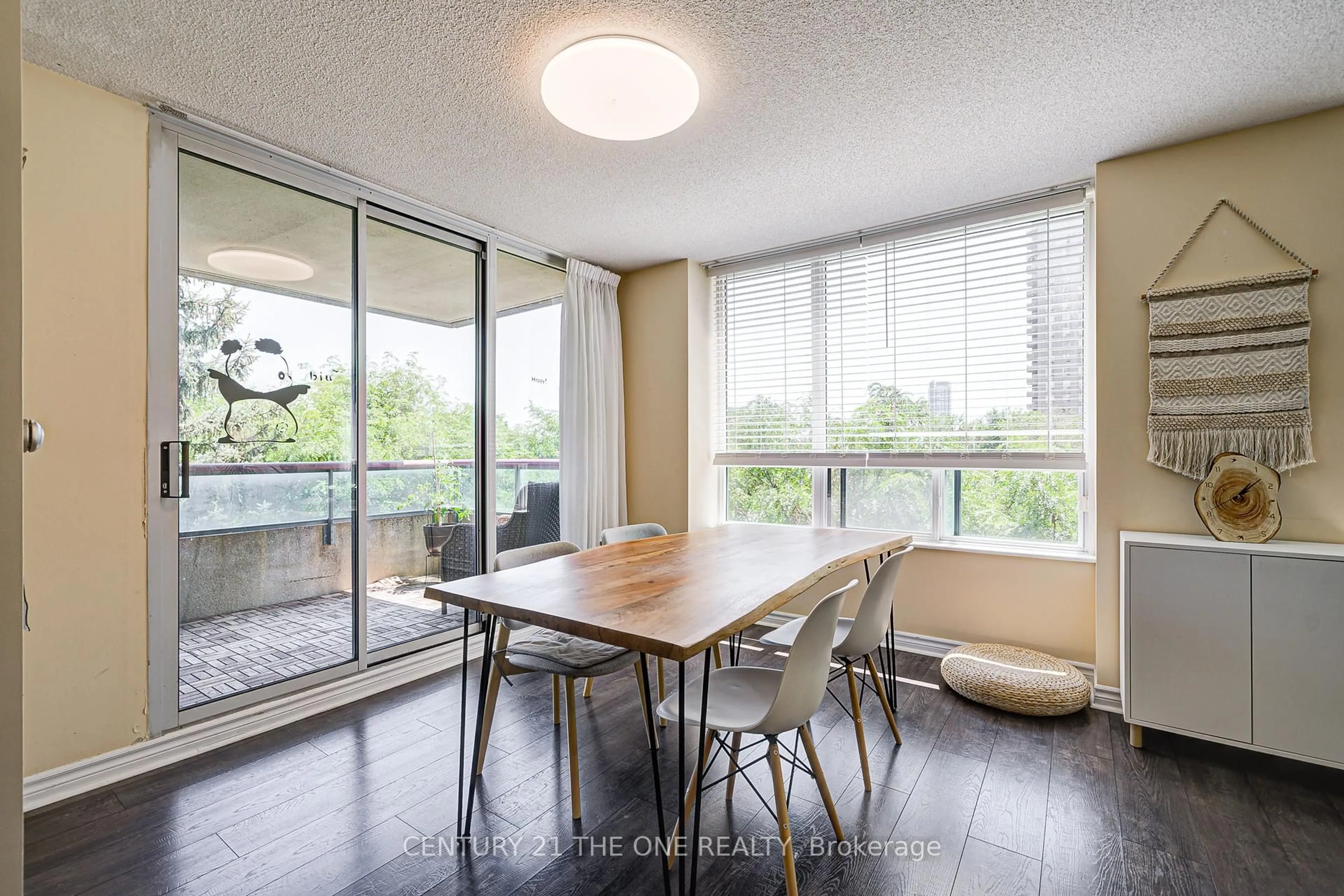 Dining room, wood/laminate floor for 238 Doris Ave #605, Toronto Ontario M2N 6W1