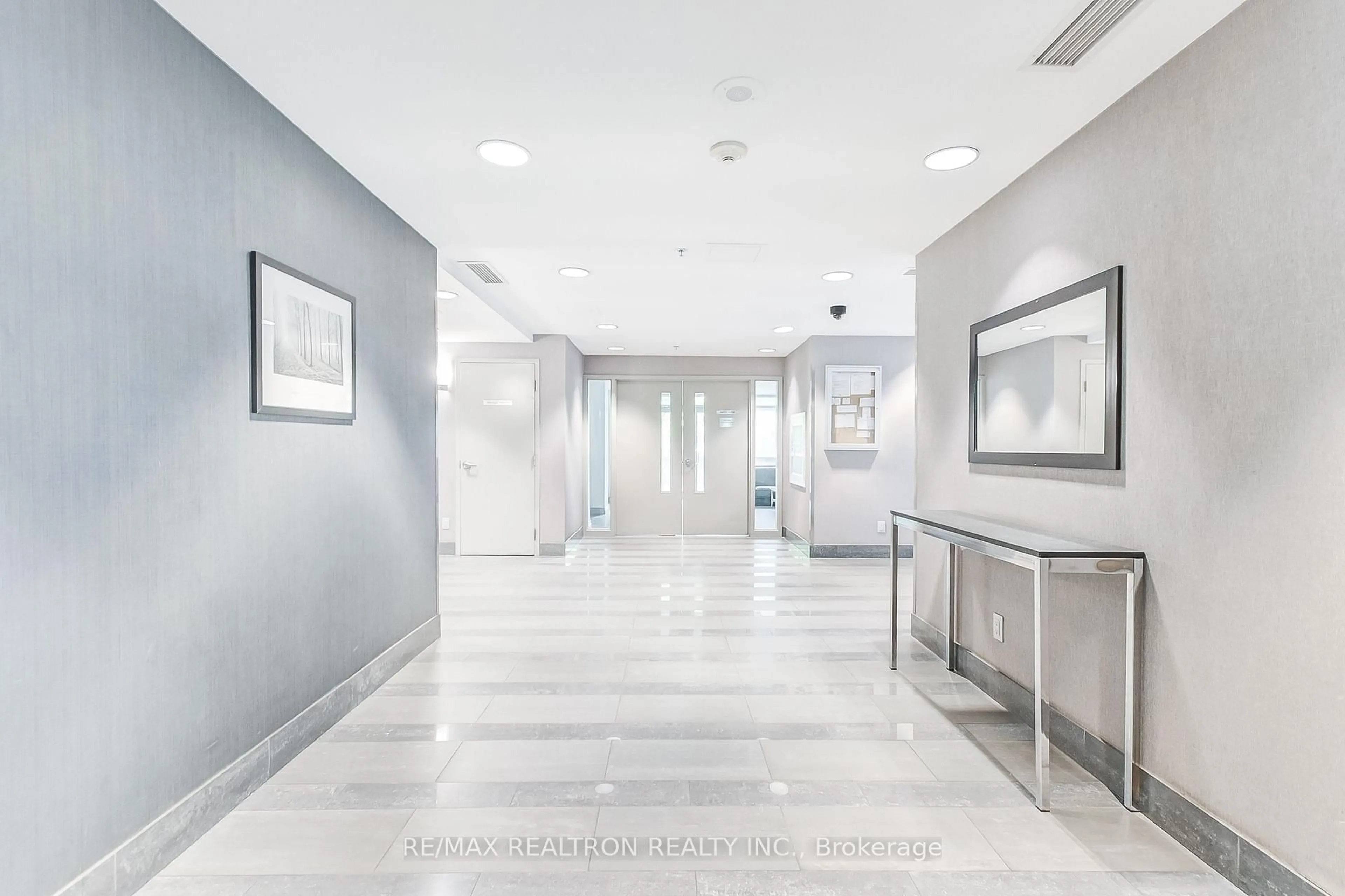 Indoor foyer for 75 Dalhousie St #914, Toronto Ontario M5B 2R9