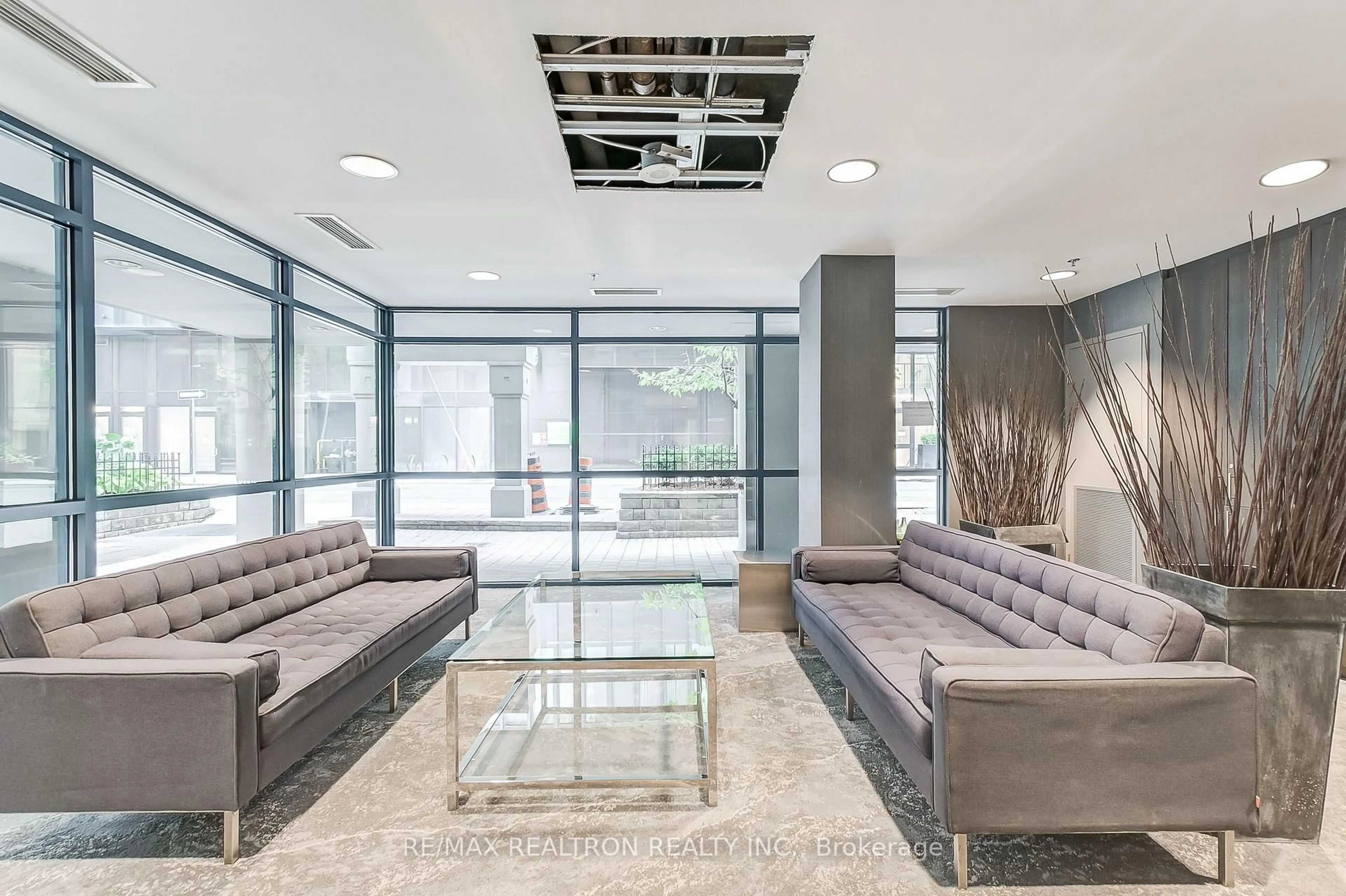 Lobby for 75 Dalhousie St #914, Toronto Ontario M5B 2R9