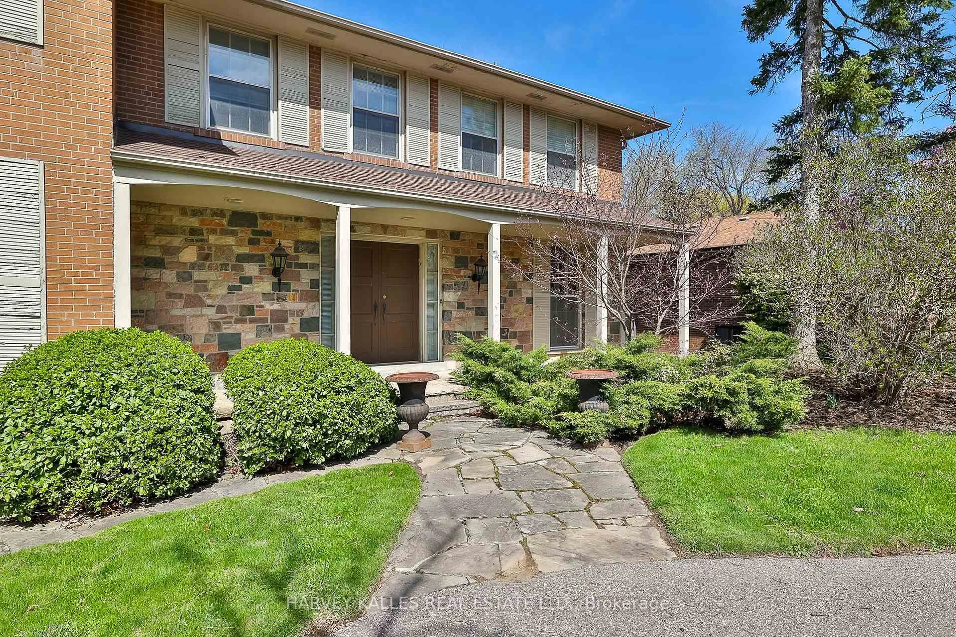 Home with brick exterior material, street for 38 Fifeshire Rd, Toronto Ontario M2L 2G6