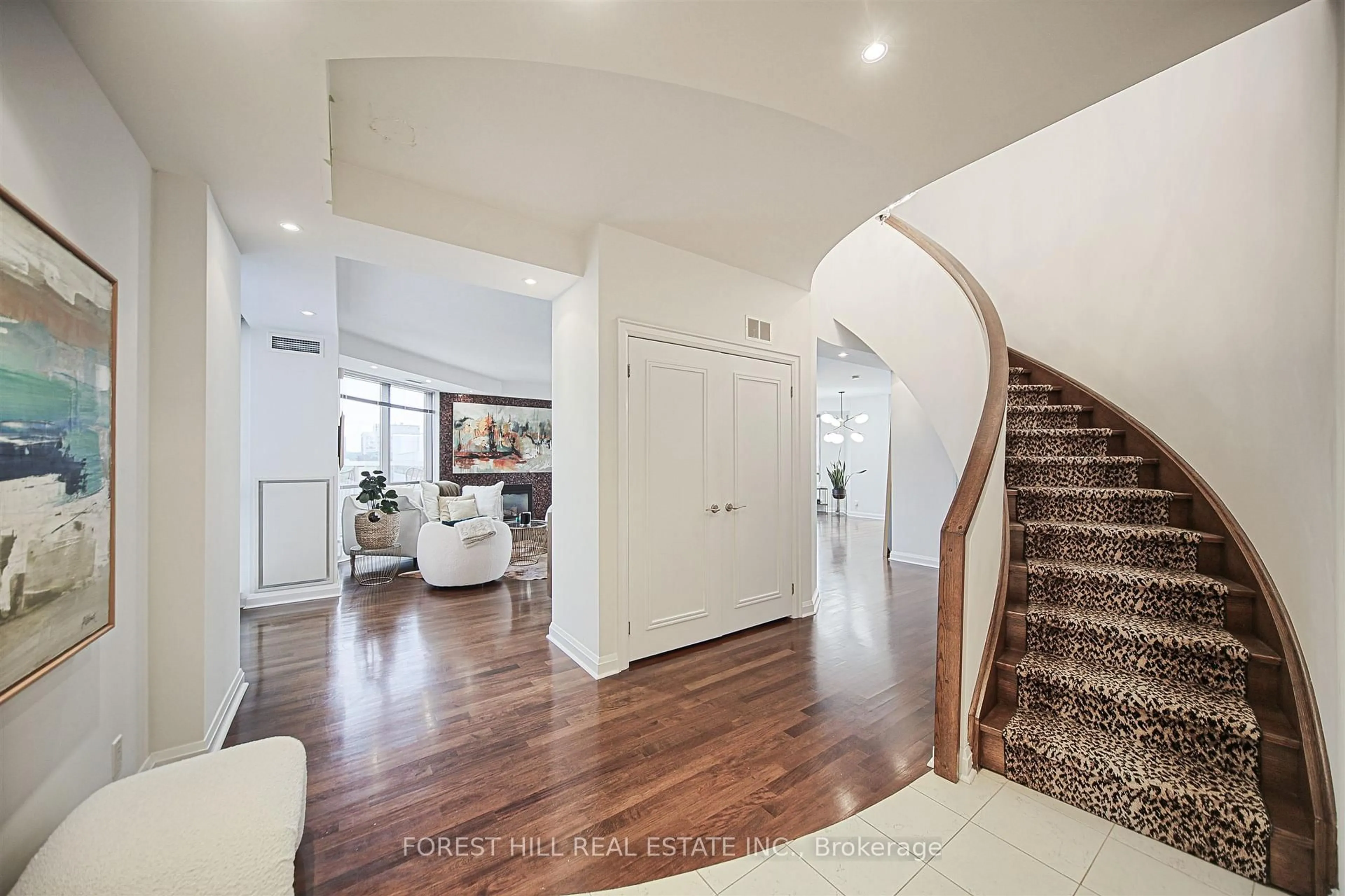 Indoor entryway for 3 McAlpine St #501, Toronto Ontario M5R 3T5