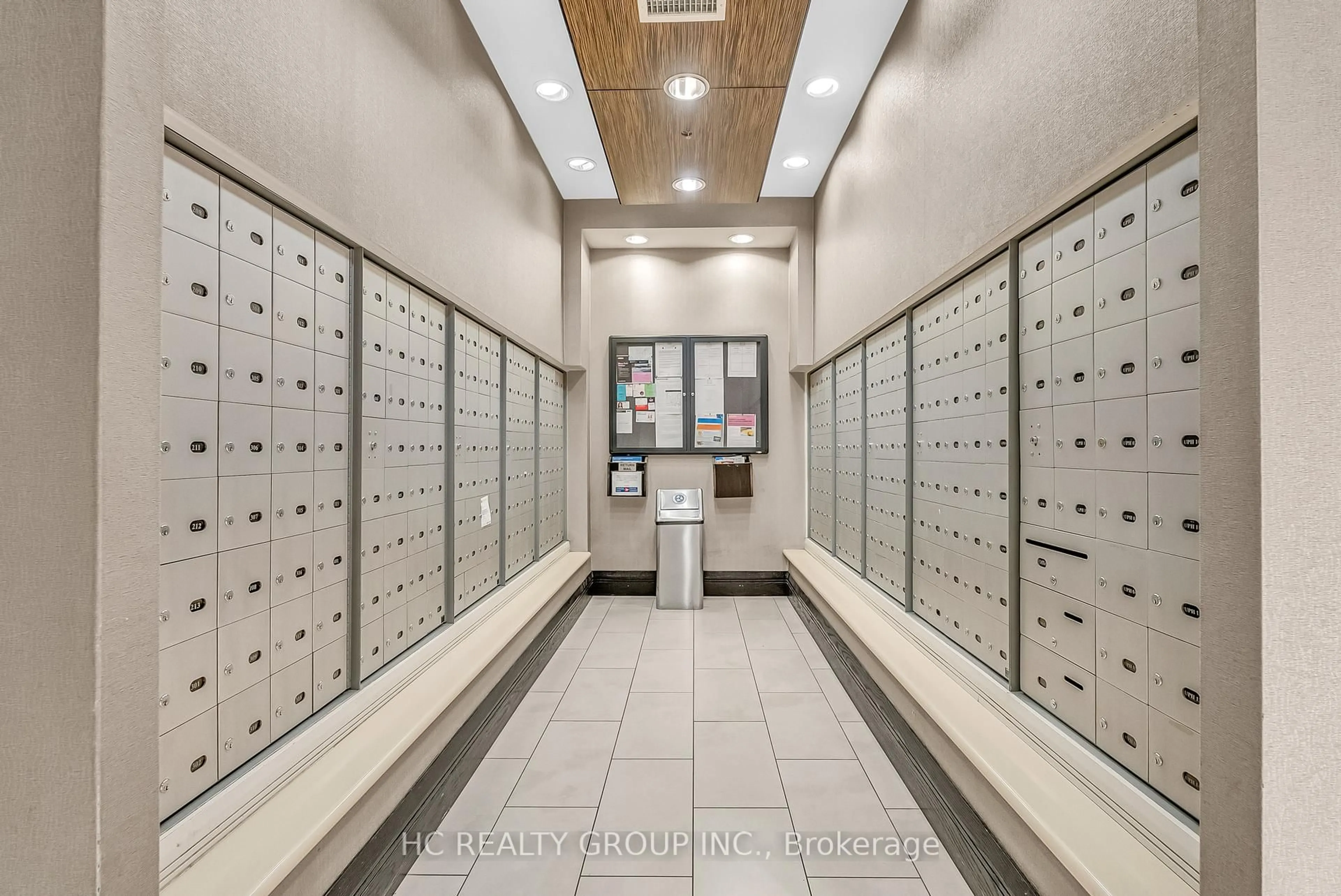 Indoor foyer for 320 Richmond St #322, Toronto Ontario M5A 1P9