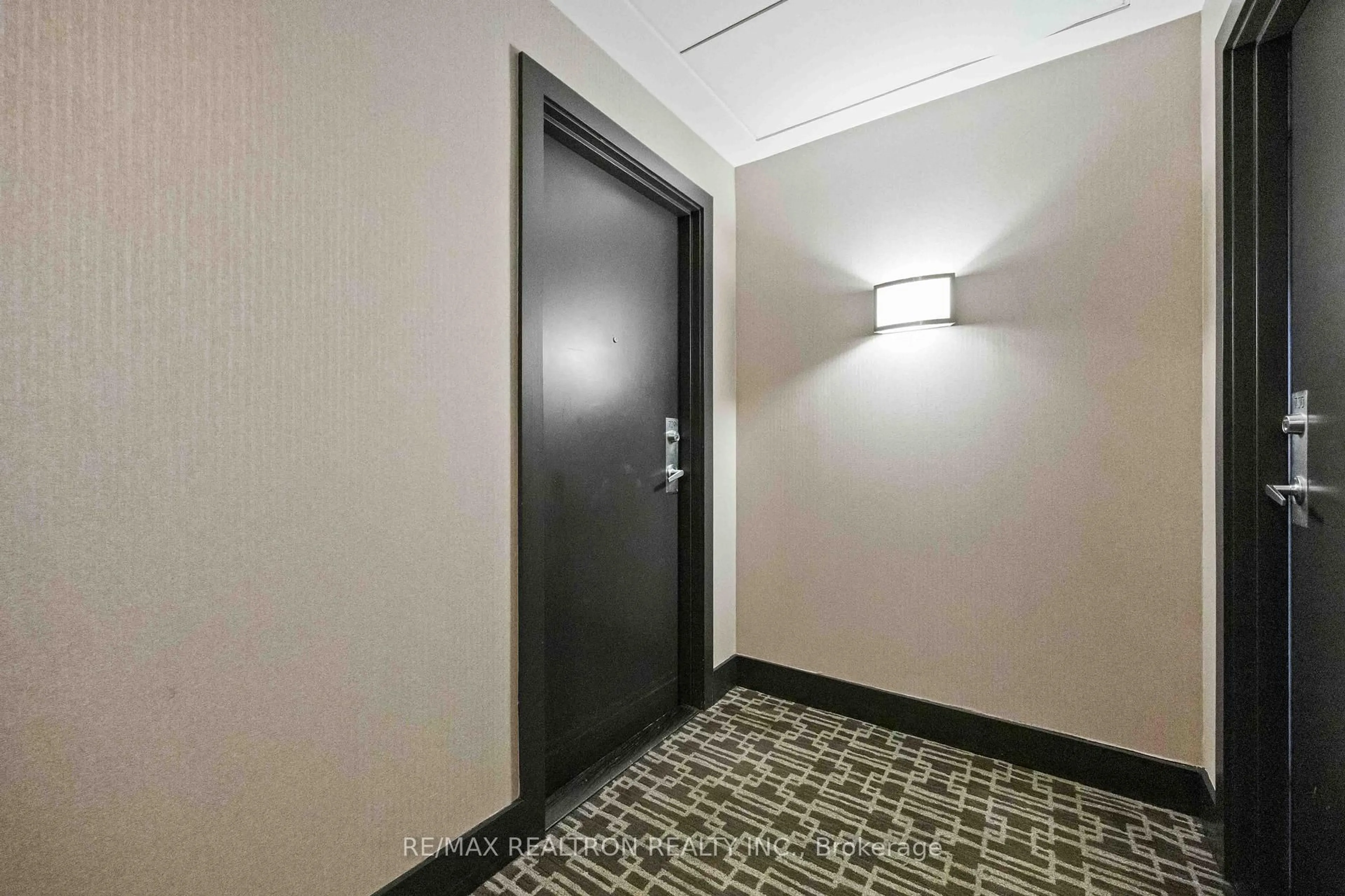 Indoor foyer for 2885 Bayview Ave #729, Toronto Ontario M2K 0A3
