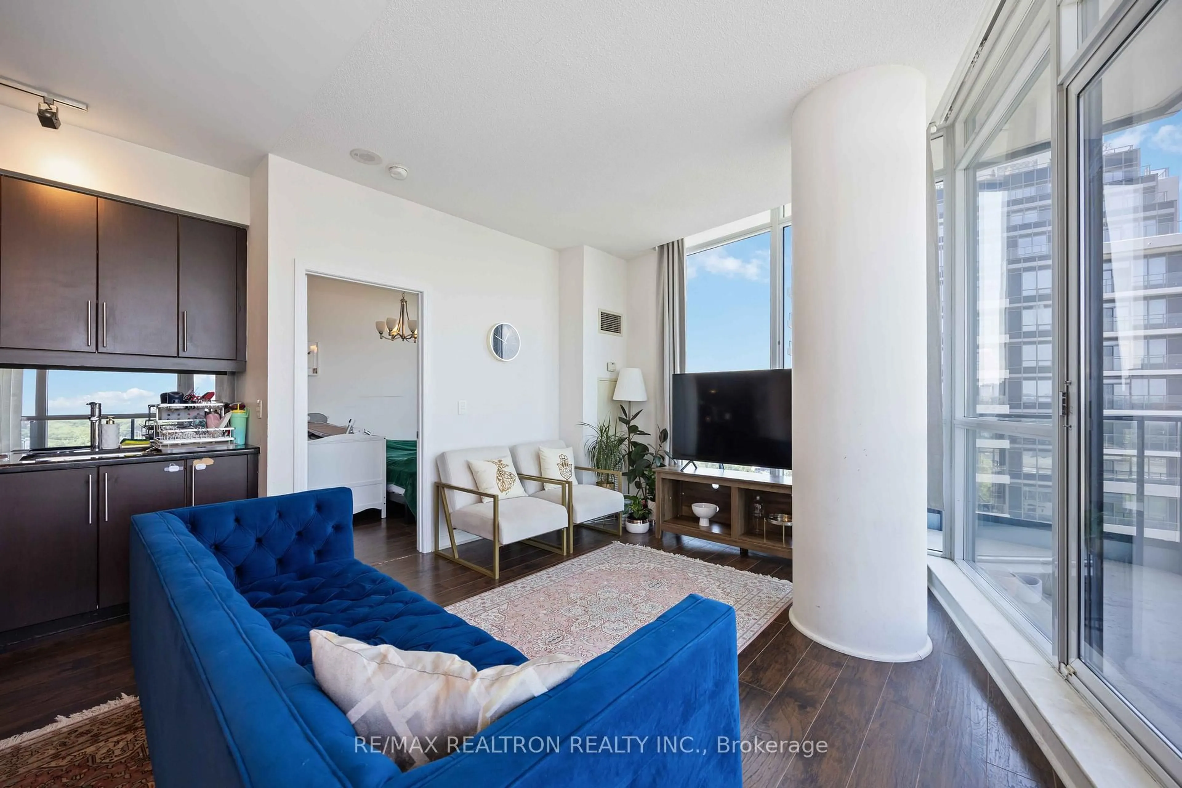 Living room with furniture, unknown for 2885 Bayview Ave #729, Toronto Ontario M2K 0A3