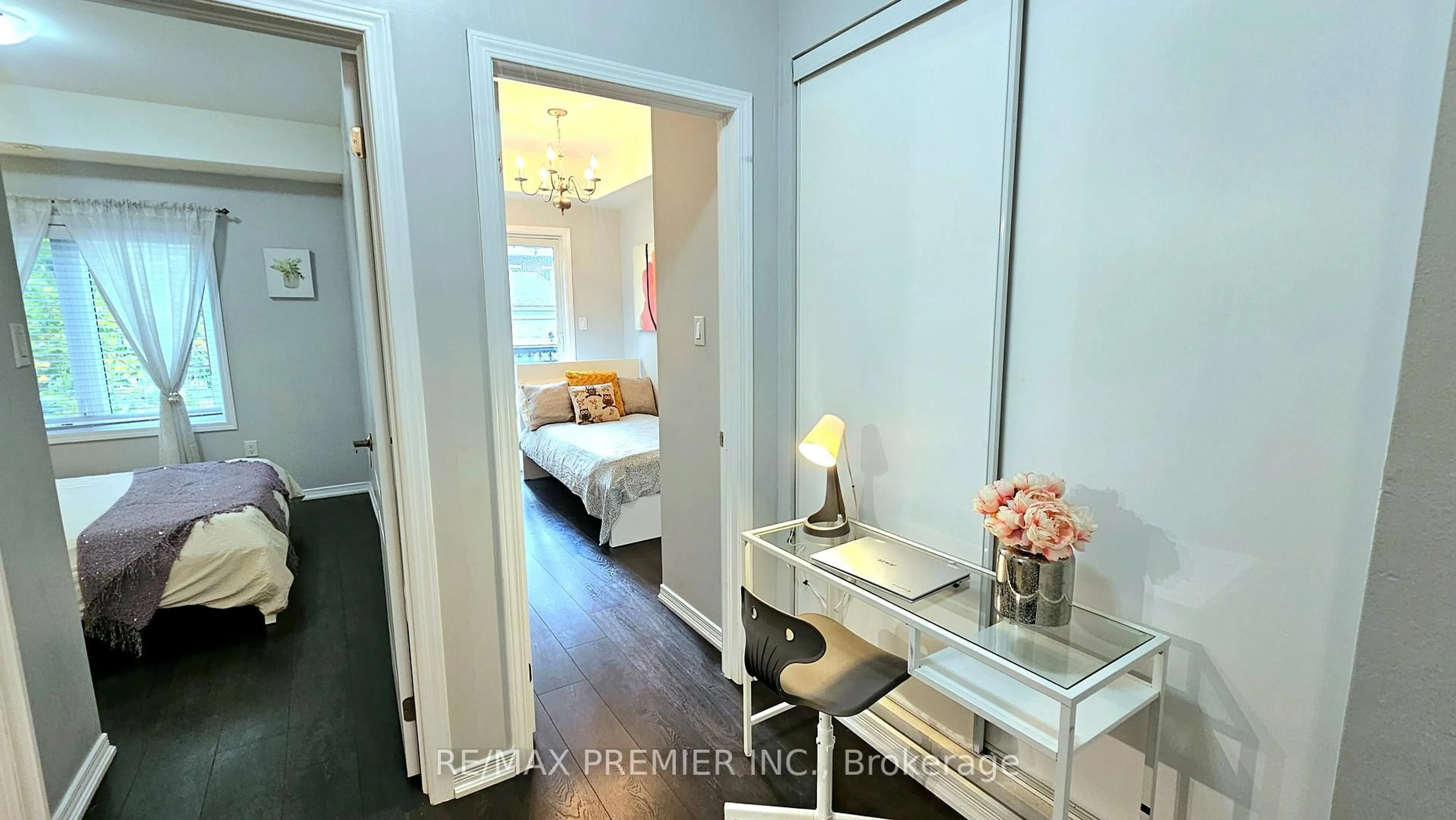 Indoor entryway for 19 Coneflower Cres #272, Toronto Ontario M2R 0A4